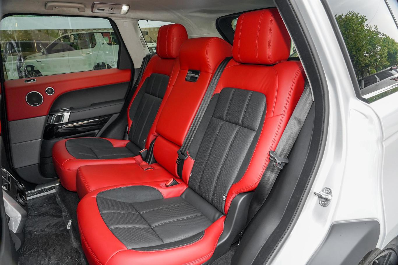 揽胜运动版3.0 l6 hst后排座椅