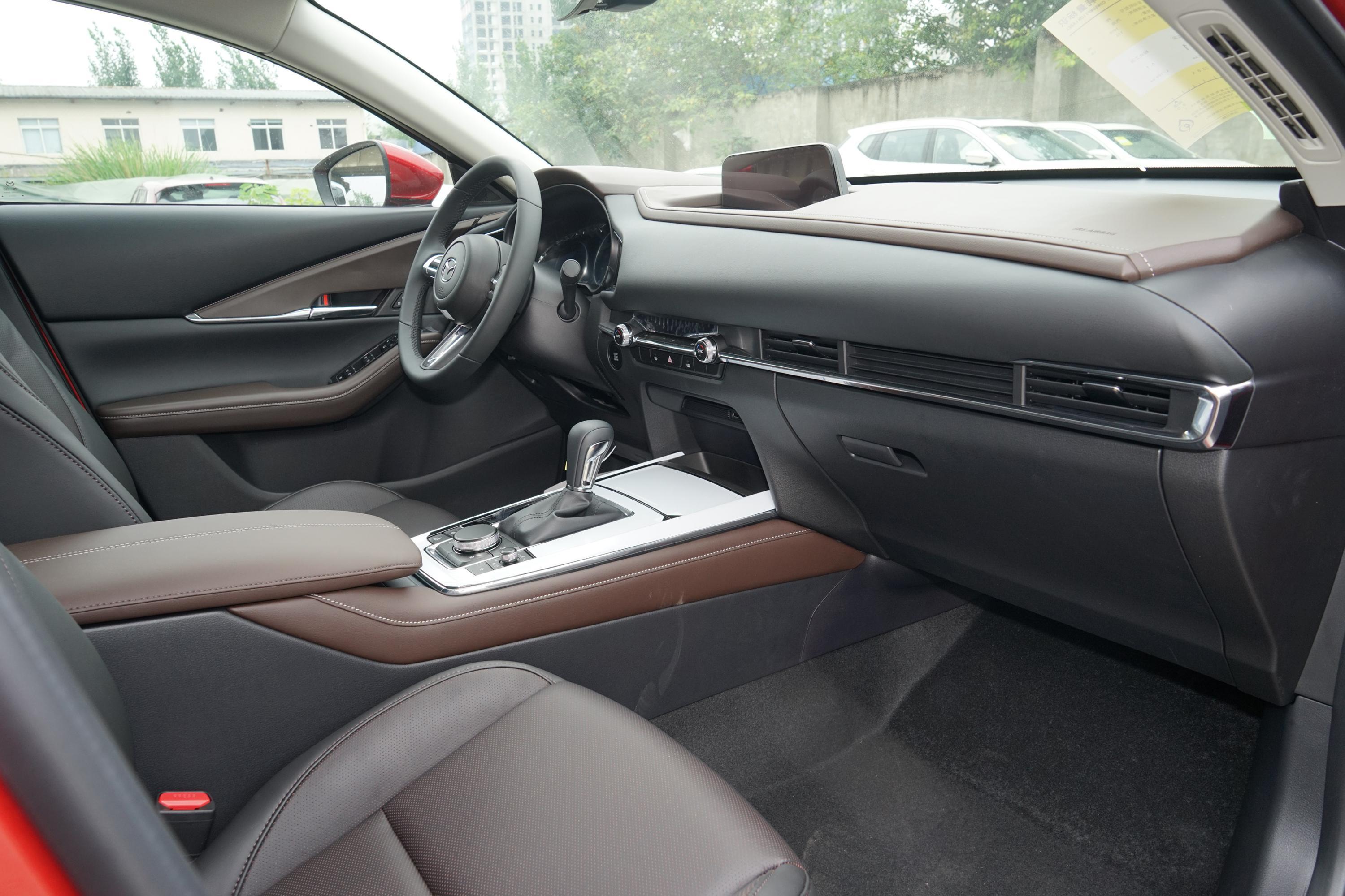 马自达cx30内饰后排动力