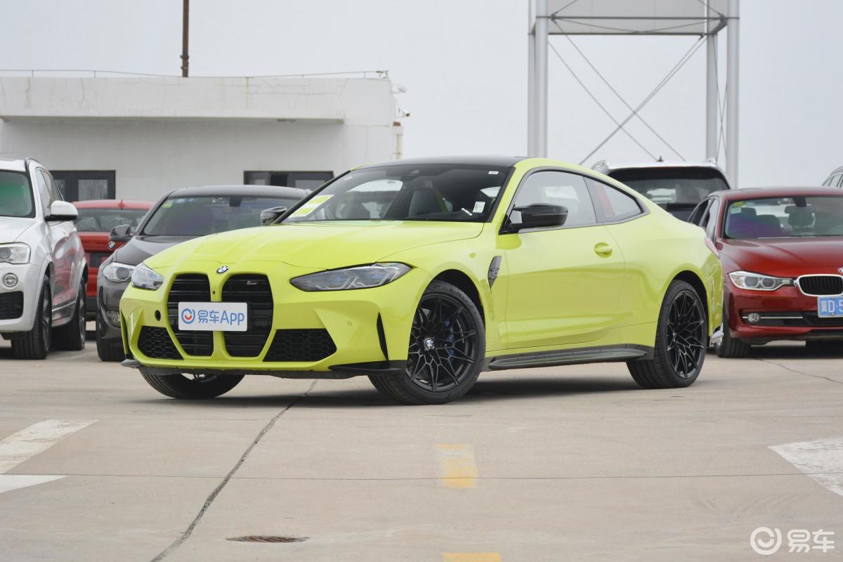 【宝马m42021款m4 双门轿跑车 雷霆版侧前45度车头向左水平汽车图片