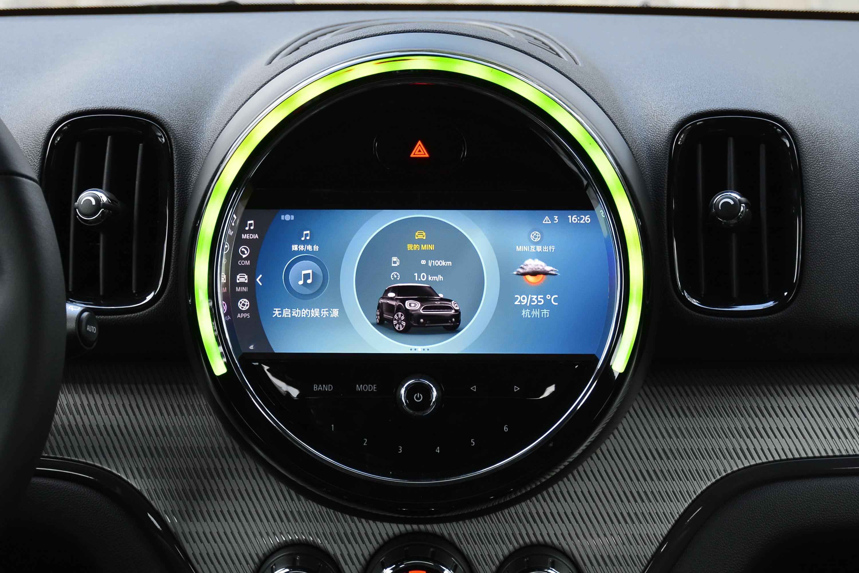 mini countryman配备车联网,驾驶模式选择,遥控中控,后排中央扶手,后