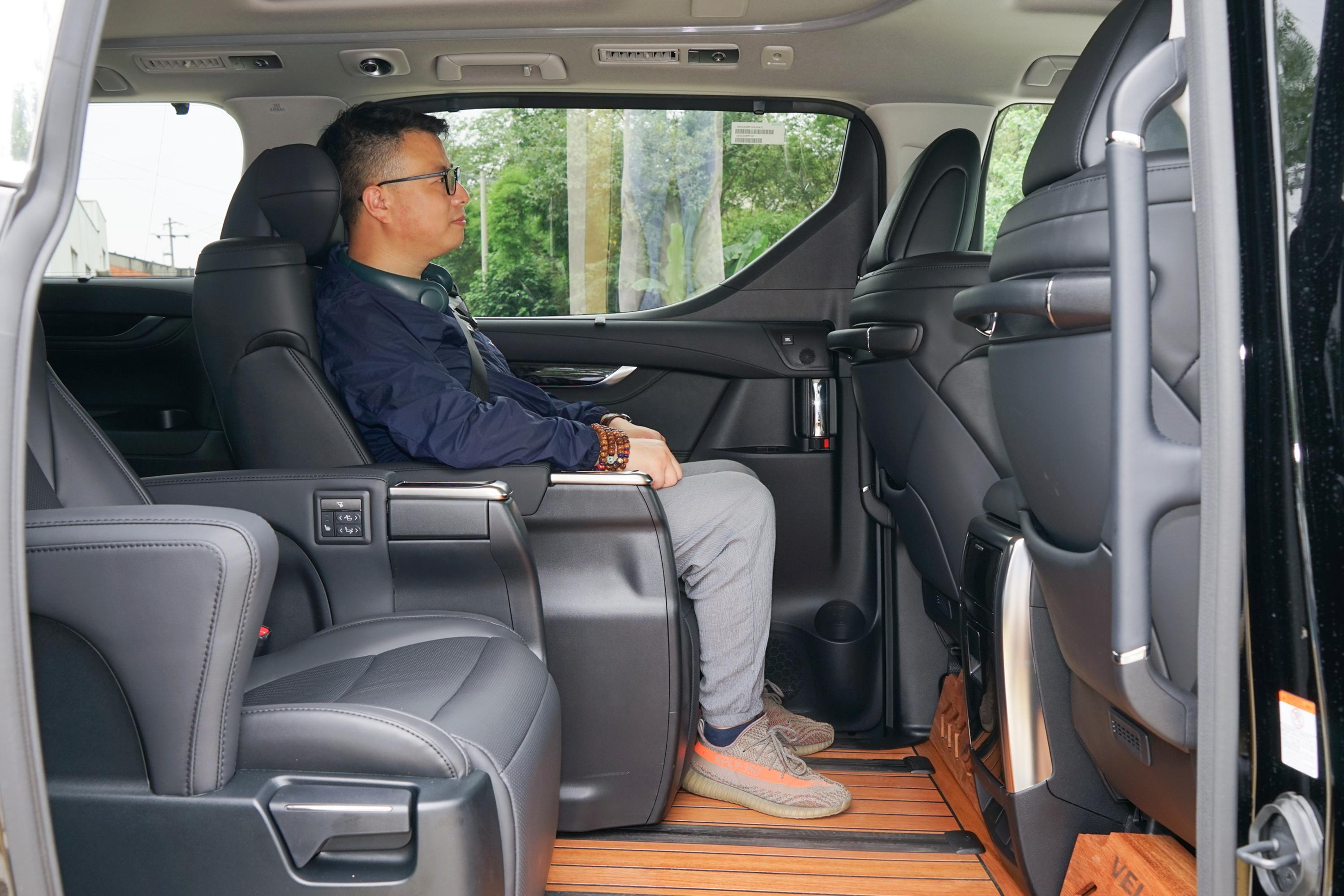 威尔法方向盘-后排-雷达-易车