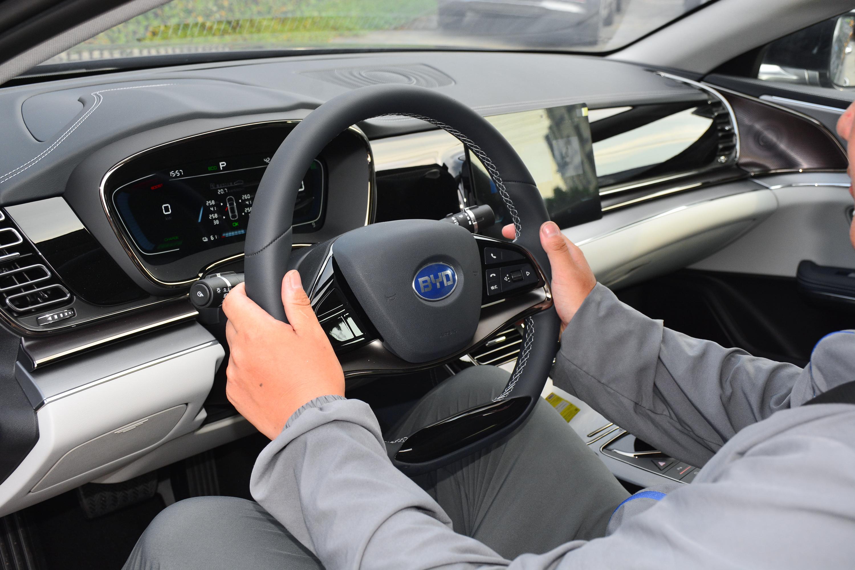 比亚迪e9车身_座椅_气囊