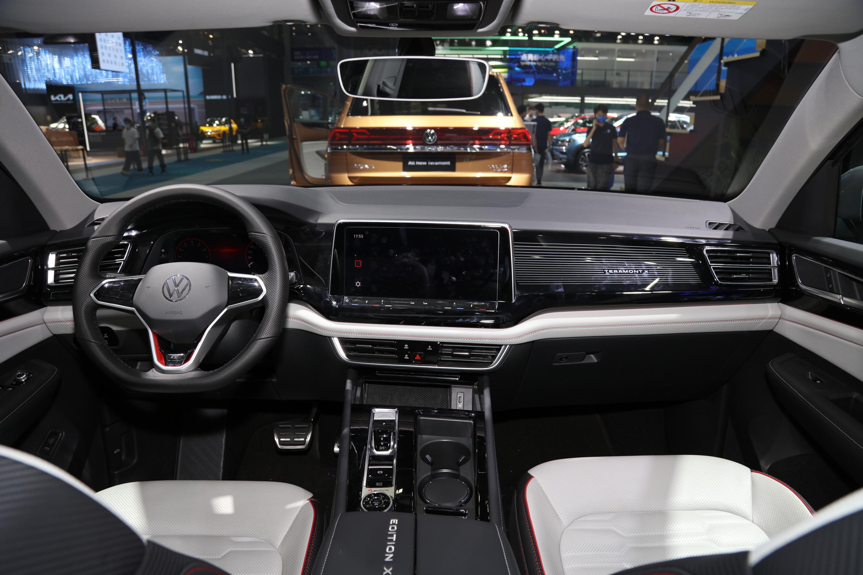 内饰方面,新车基本与现款途昂x保持一致,仅在细节处做了改动.