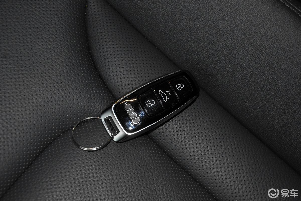 奥迪 奥迪q7  2022款  2022款  2021款  2020款  2019款  2018款