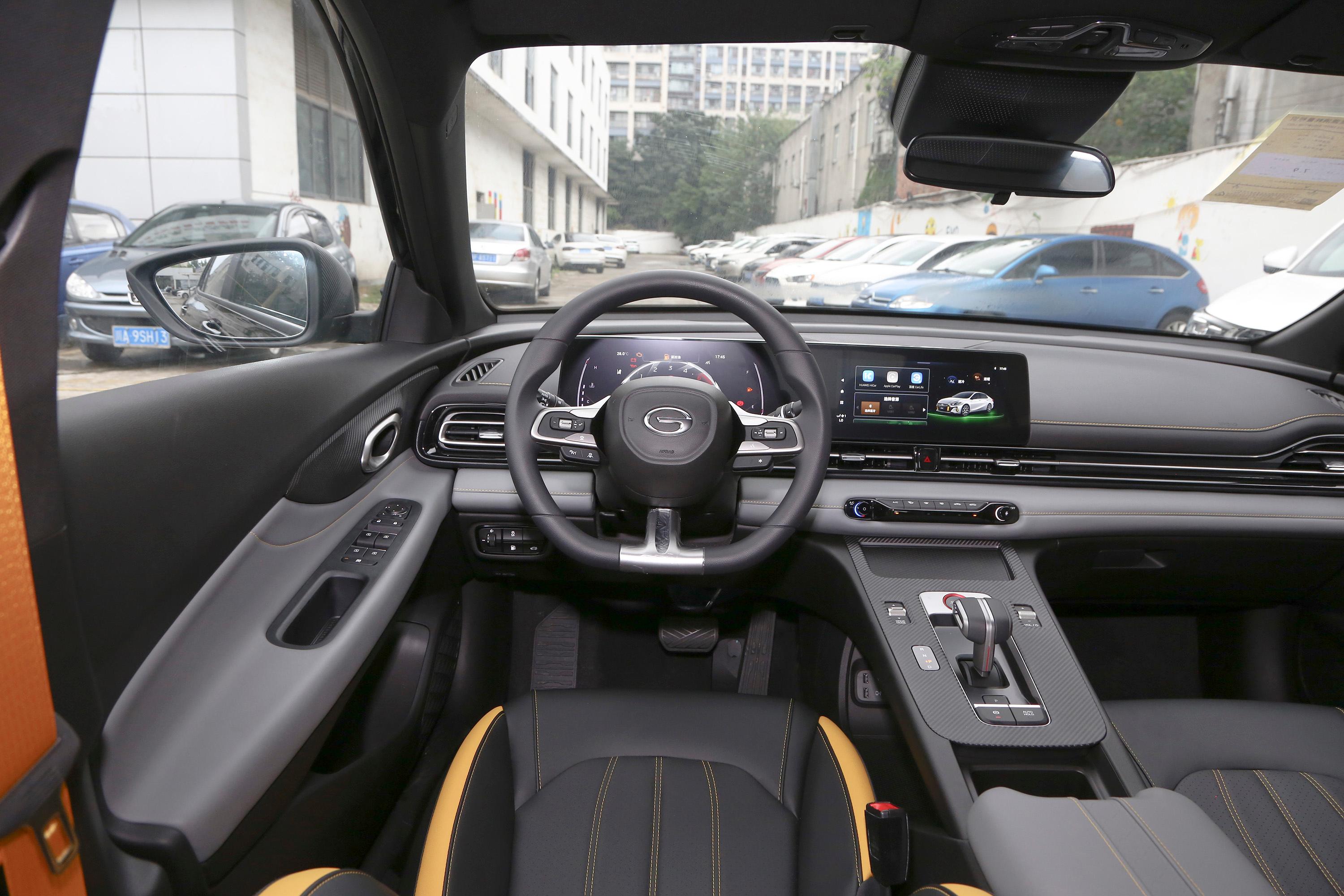 影豹后备厢空间整体表现比较优秀,造型规整,方便人员拿取行李.