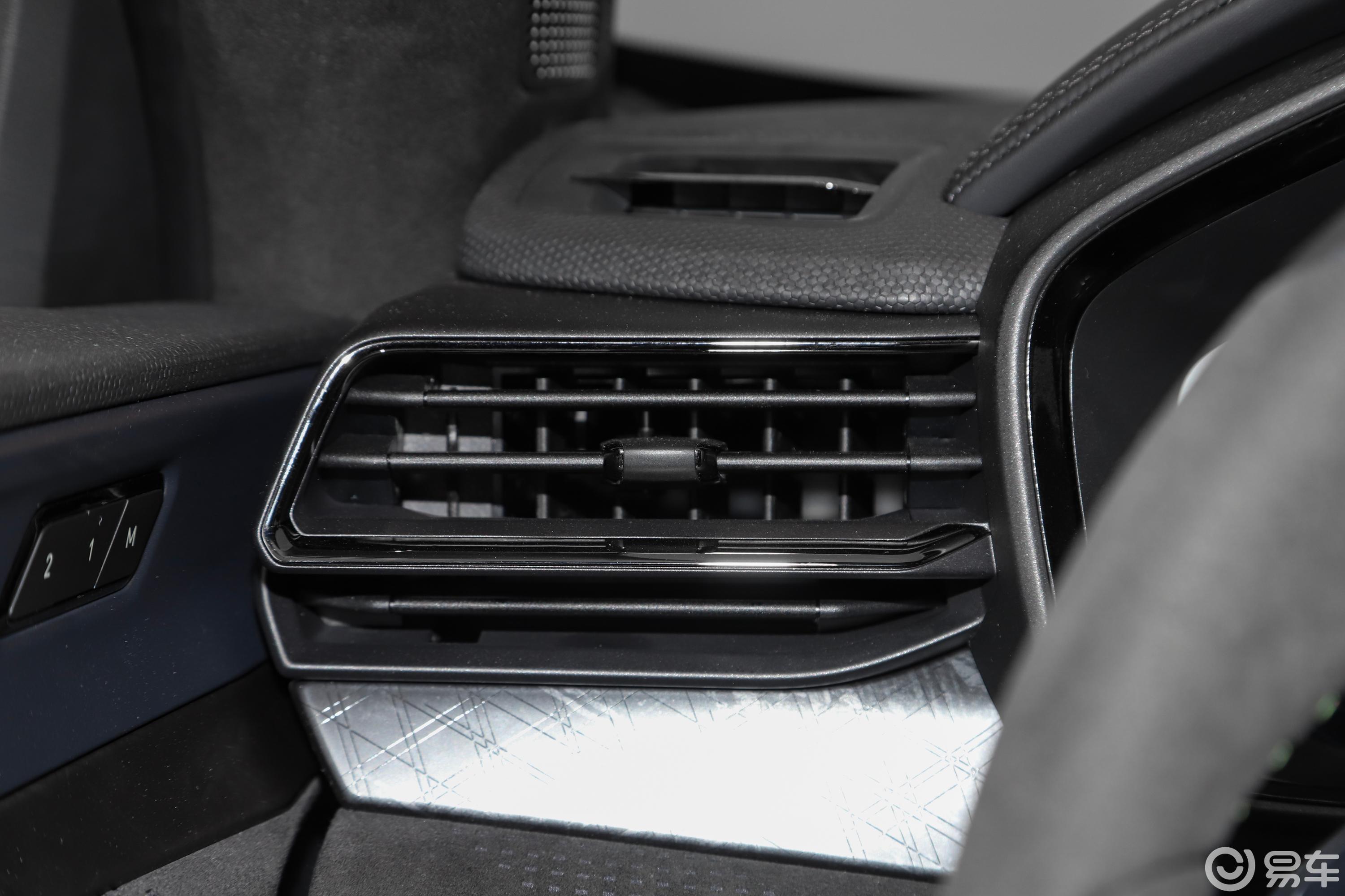 【领克0505+ 2.0T 四驱性能套装主驾驶位图片-汽车图片大全】-易车