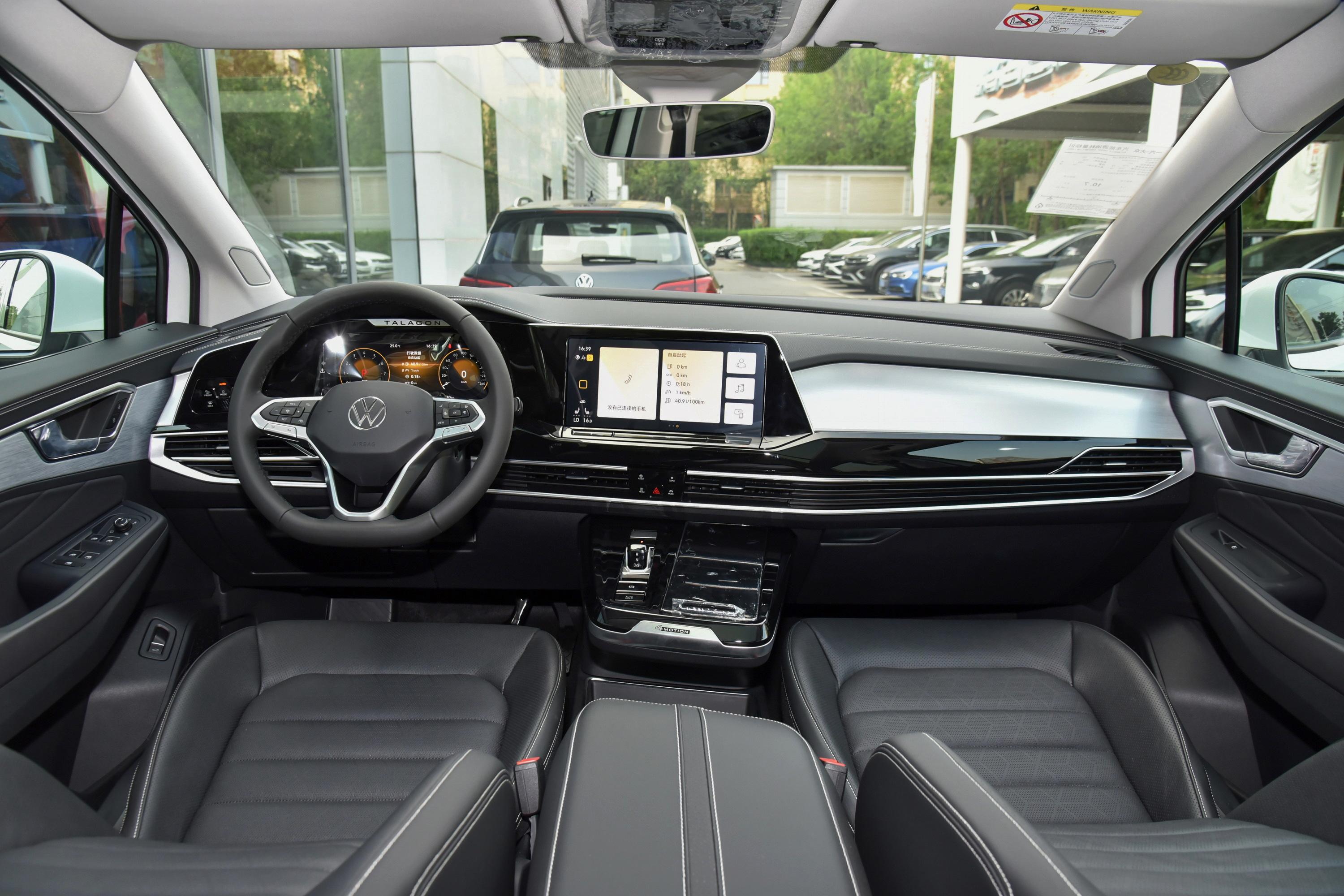 因为大众揽境的内饰设计完全摒弃了以往大众那平庸的造型,悬浮式的