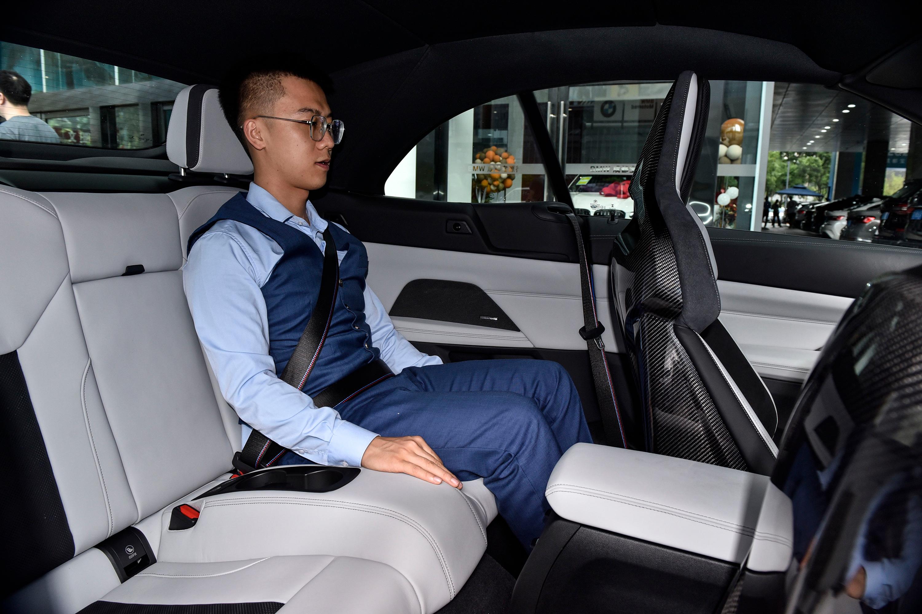 宝马m4后排空间不错,满足日常出行需求没问题.