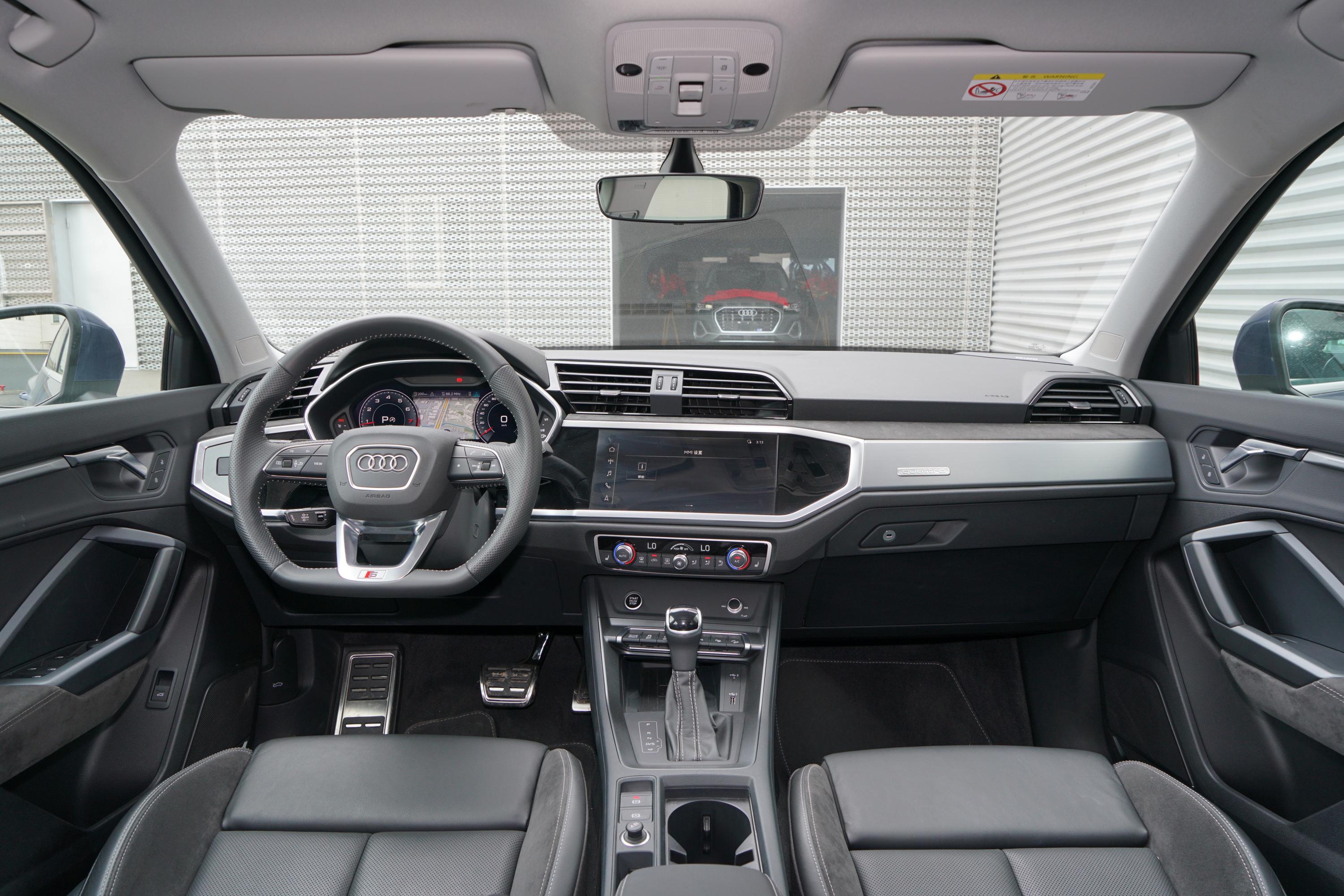 奥迪q3sportback车尾方向盘气囊