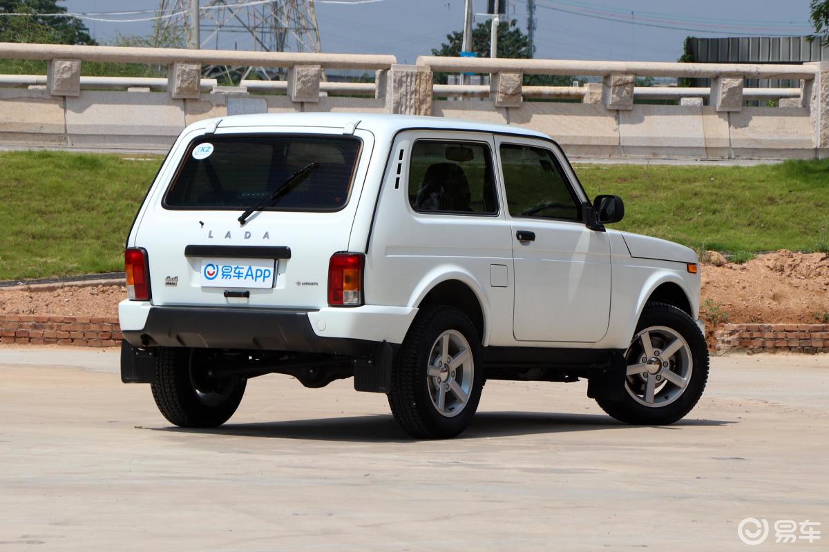 【拉达niva2017款顶配版侧后45度车头向右水平汽车图片-汽车图片大全