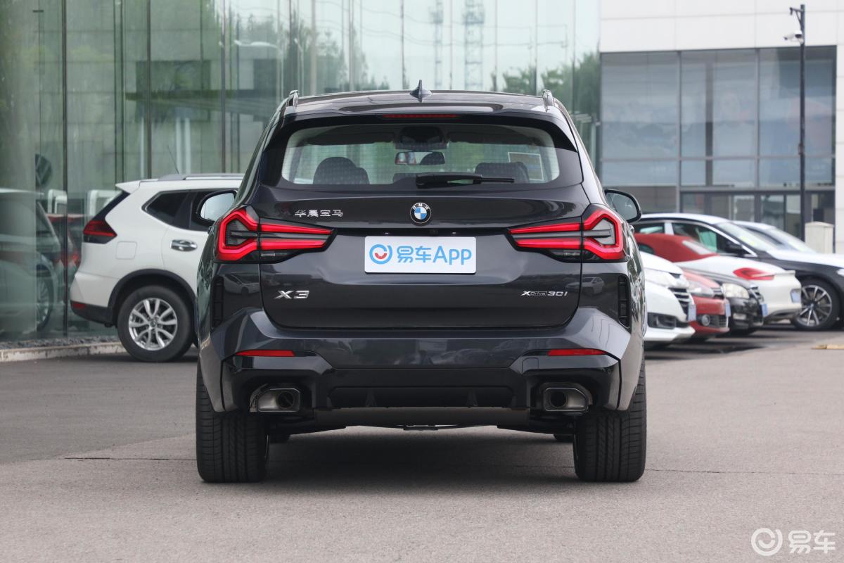 【宝马x32022款xdrive 30i 领先型m曜夜套装正后水平汽车图片-汽车