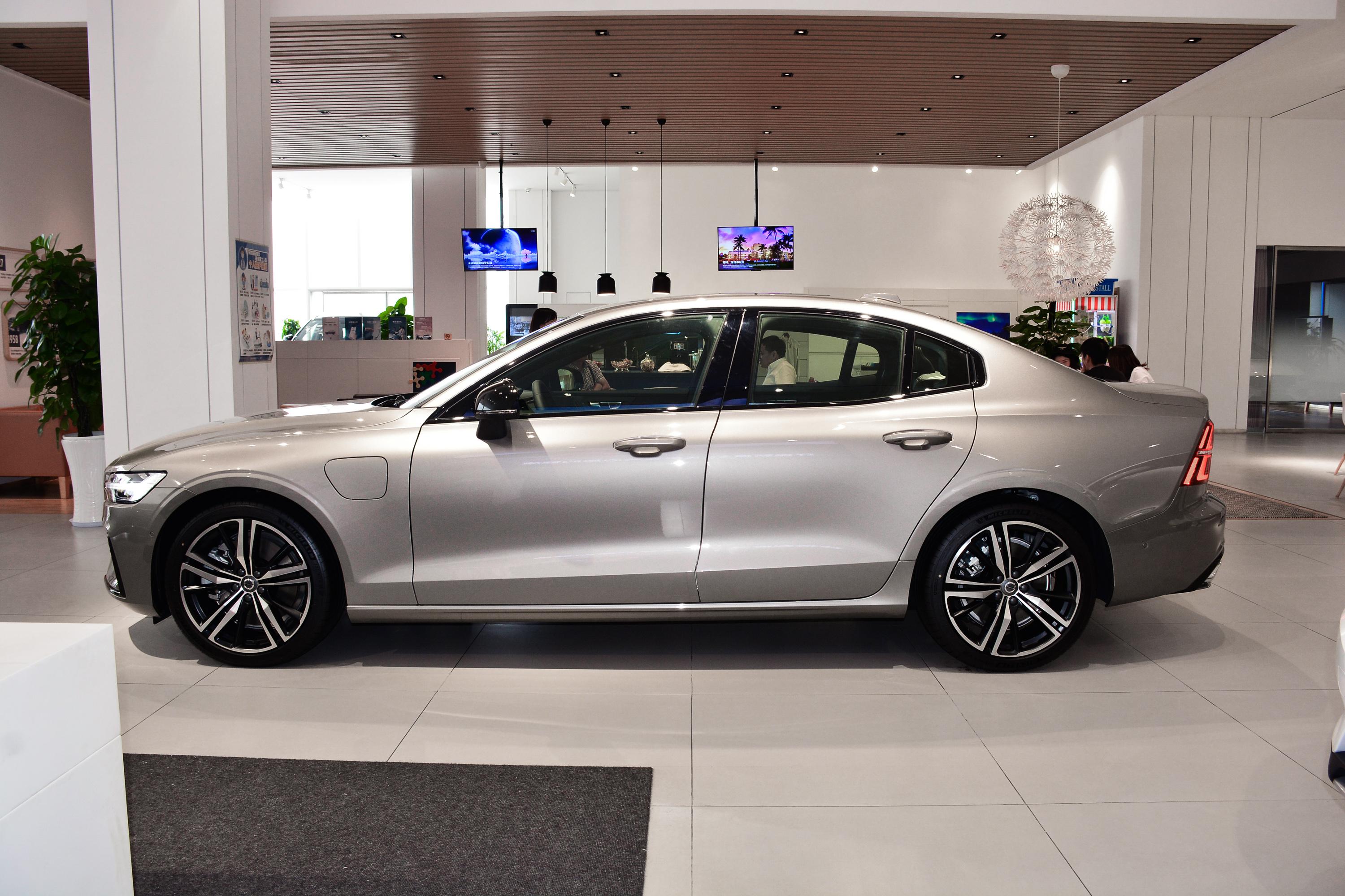 沃尔沃s60插电混动外观动力