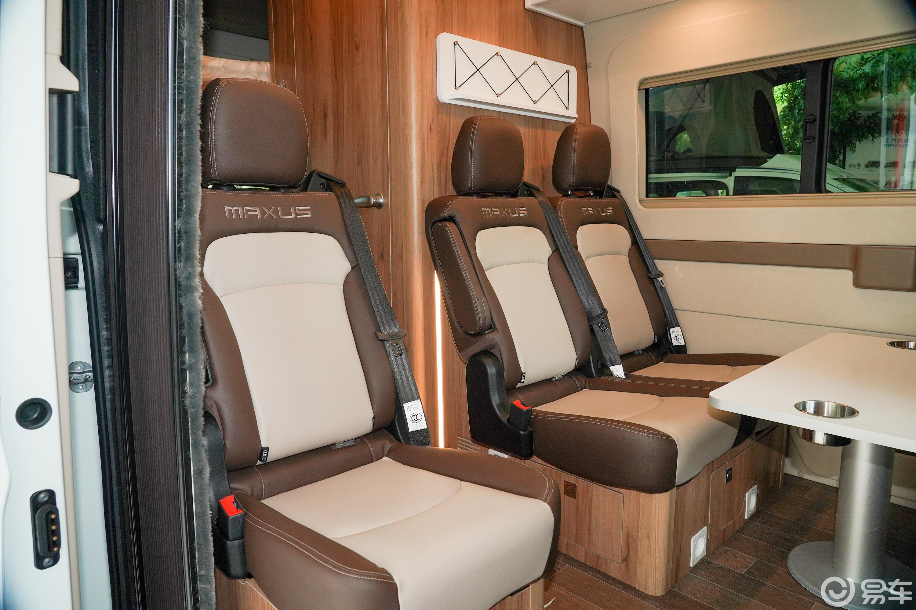 【上汽大通MAXUS V90房车旅行家V90 2.0T 自动 横床豪华版后排座椅图片-汽车图片大全】-易车