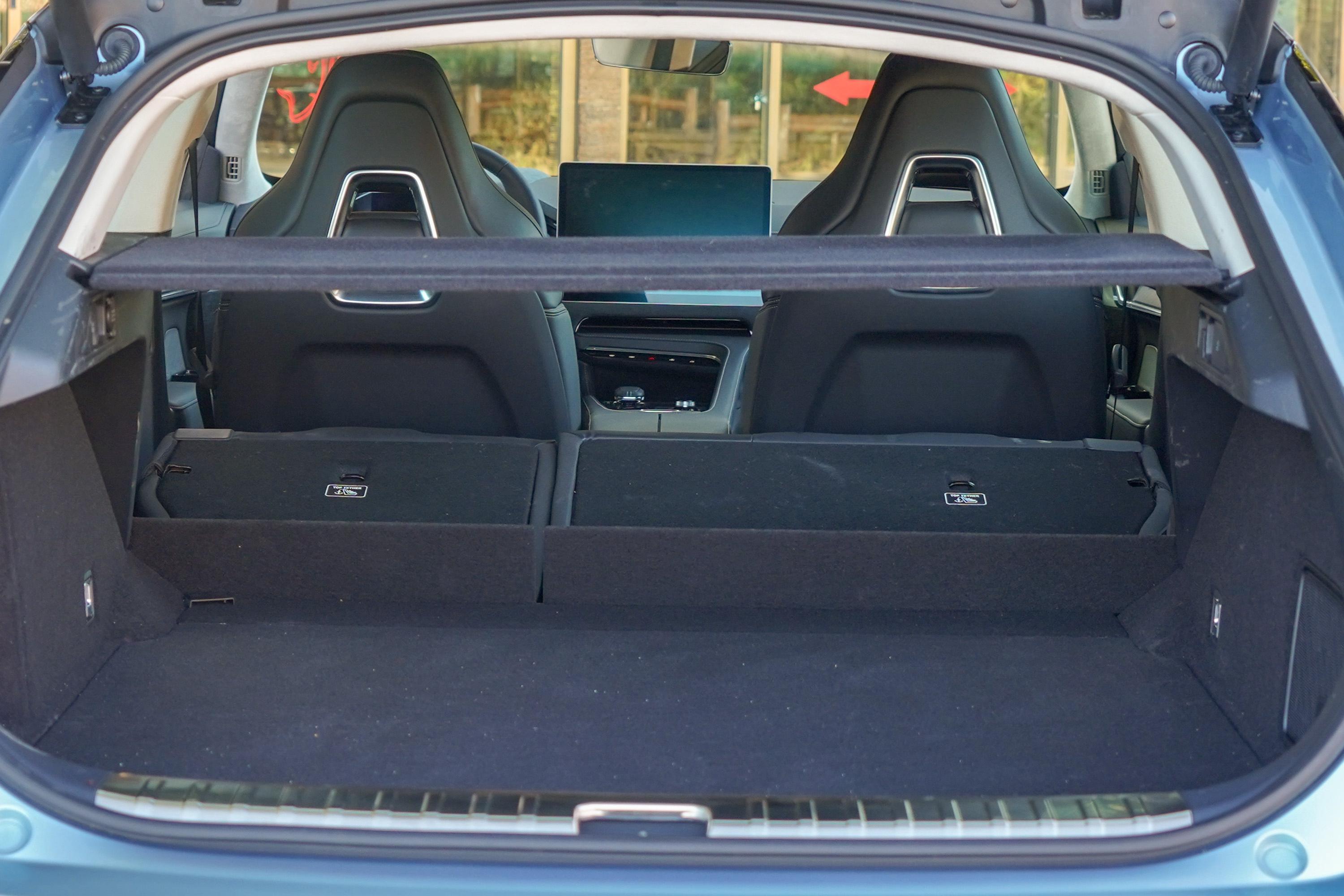 极氪001后排空间不错,满足日常出行需求没问题.