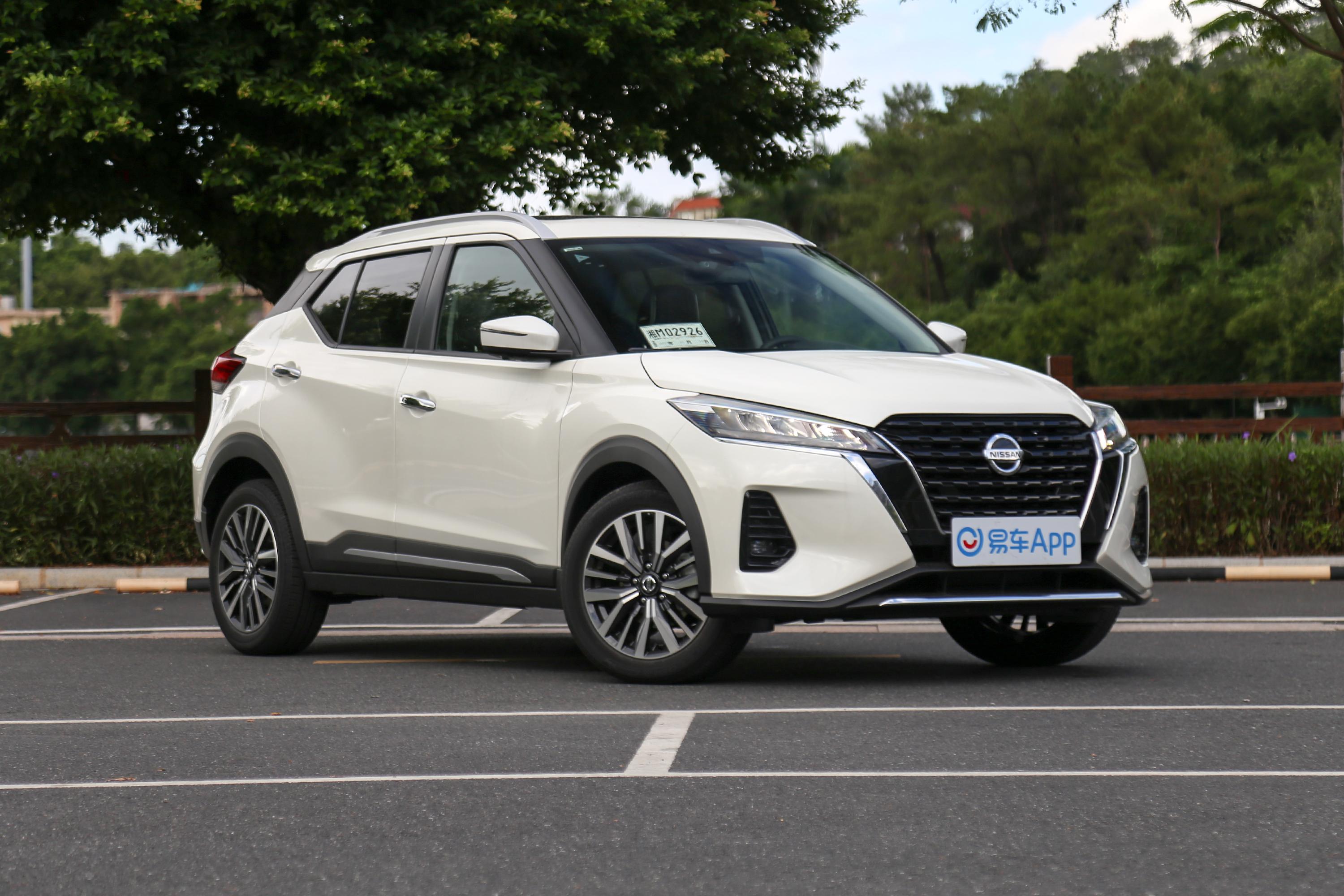 全新劲客双色内饰丰富,在车内有家一般的感觉.