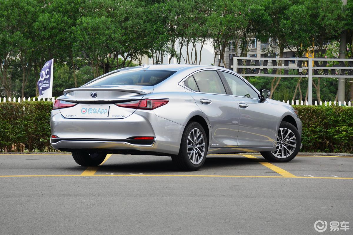 【雷克萨斯es2021款300h 卓越版侧后45度车头向右水平汽车图片-汽车
