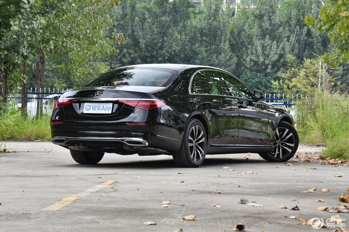 【奔驰s级2021款改款 s 400 l 豪华型侧后45度车头向右水平汽车图片