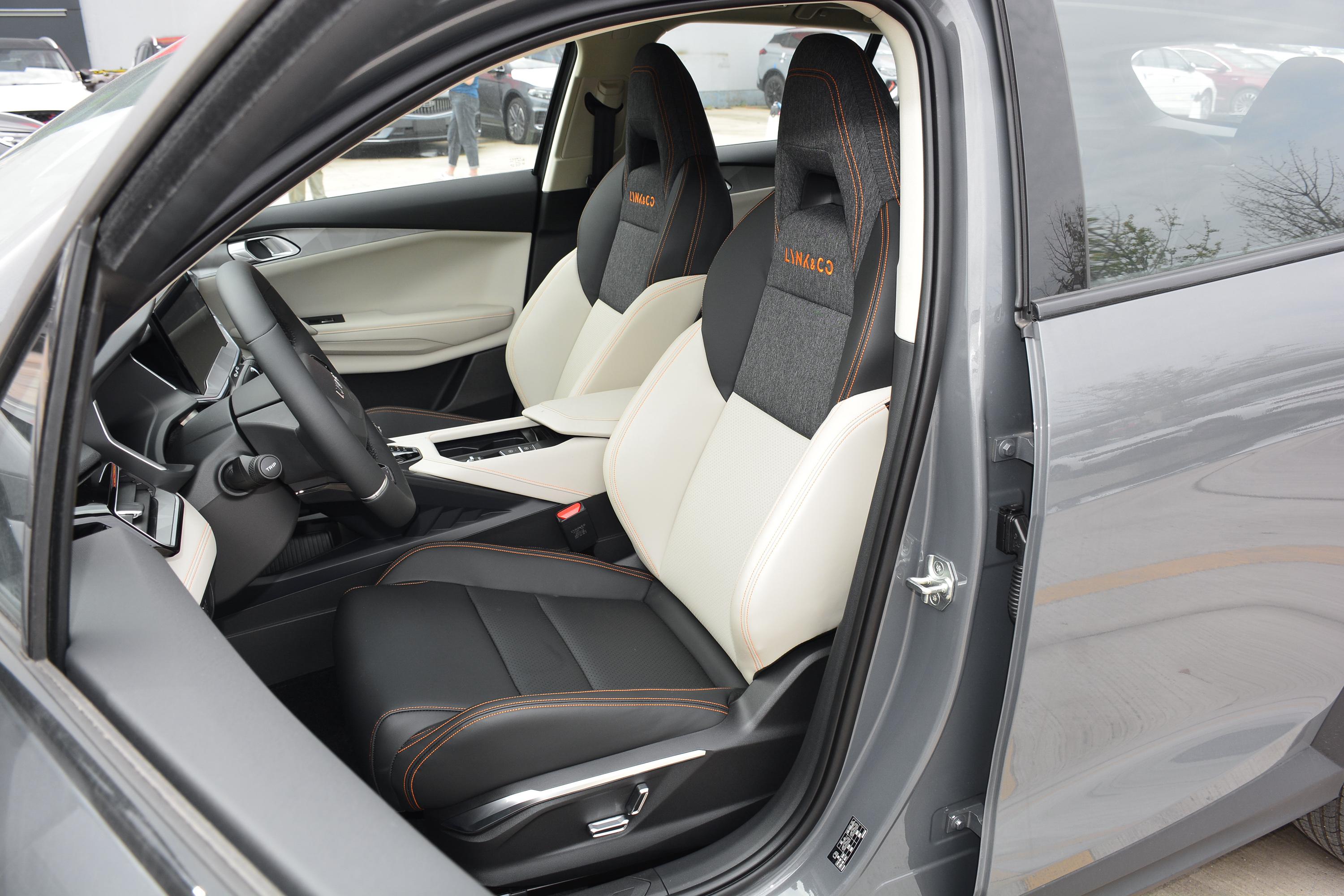 领克06phev车尾座椅气囊