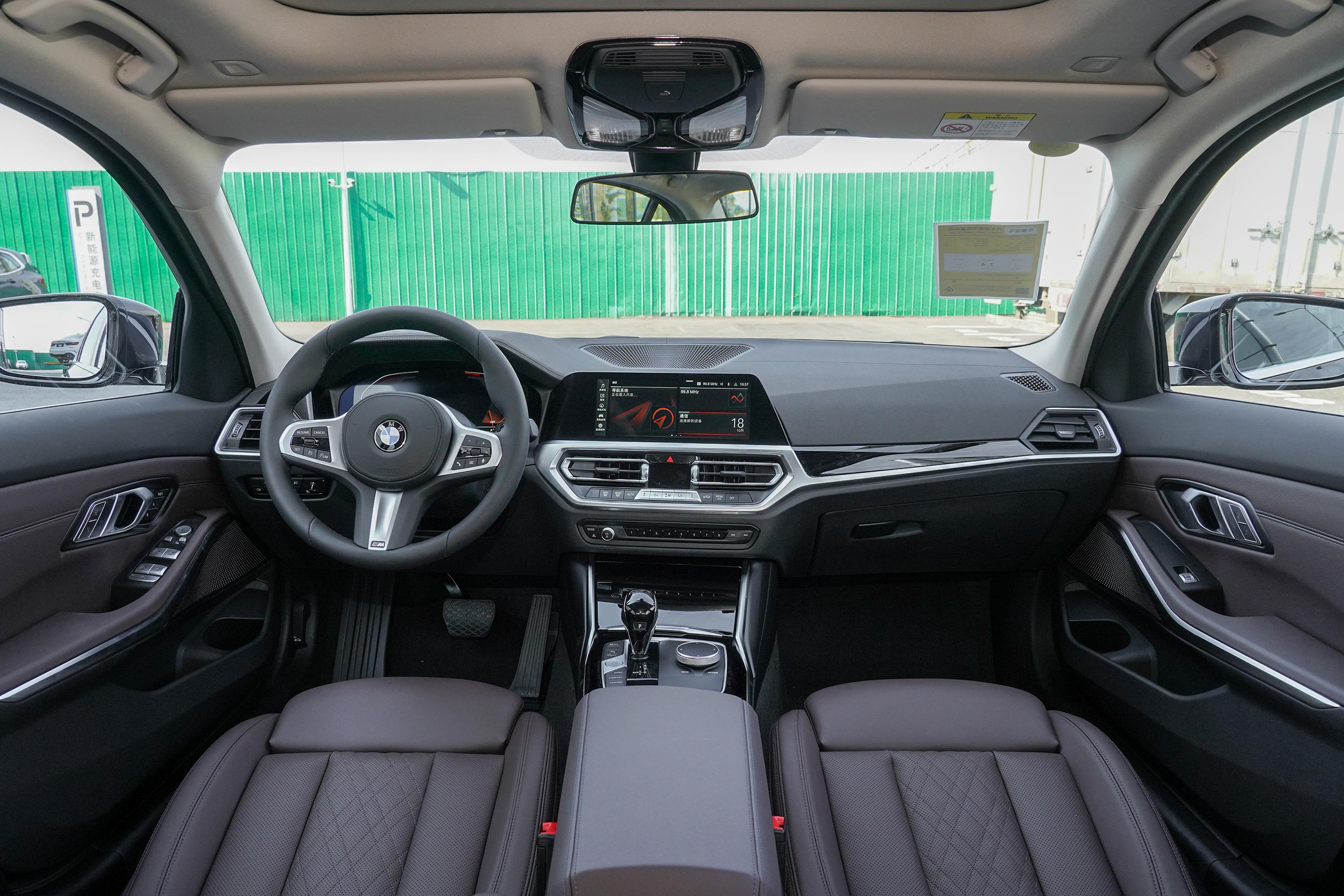 宝马3系内饰_空间_动力