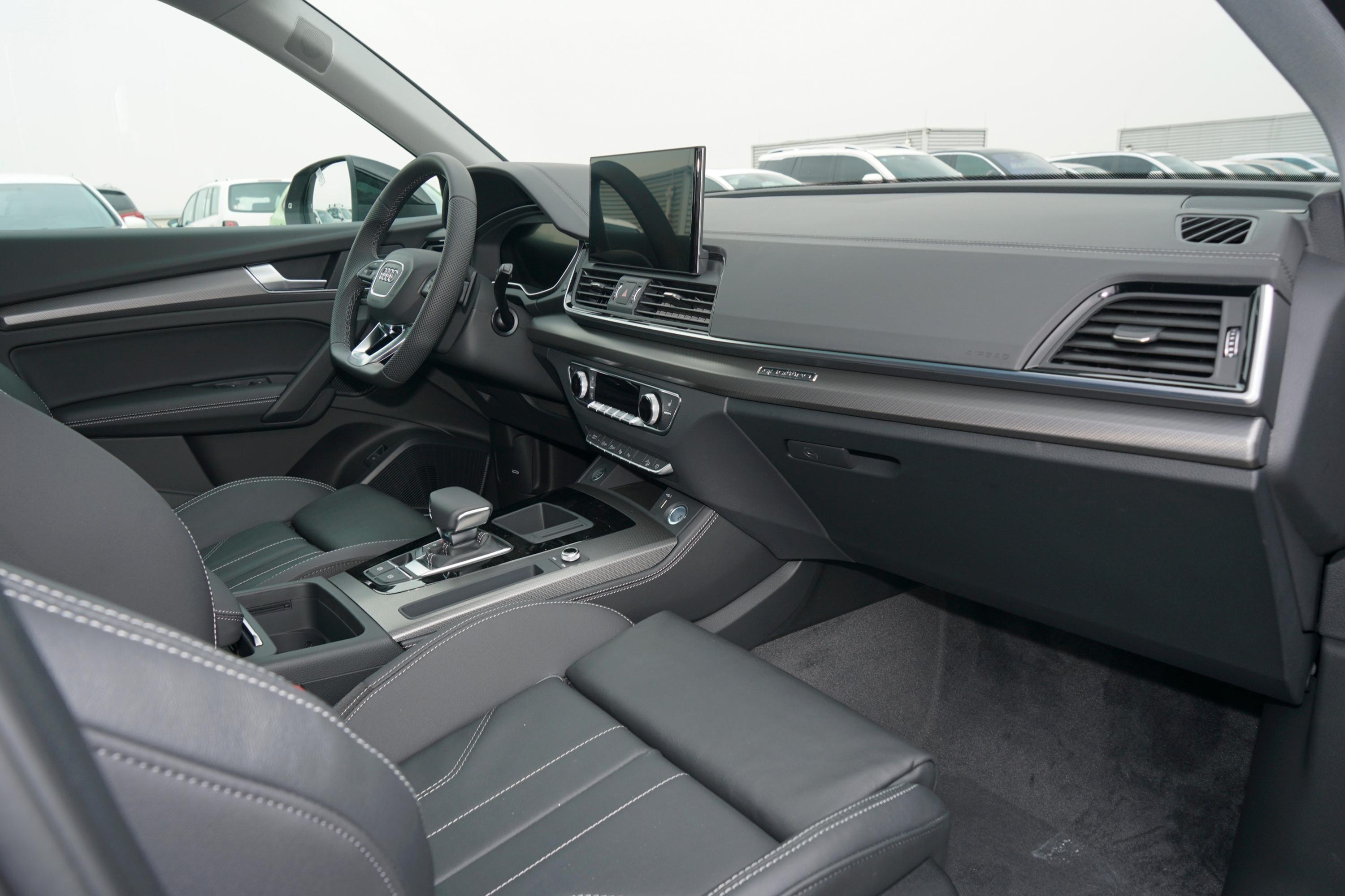 奥迪q5l内饰-轴距-发动机-易车