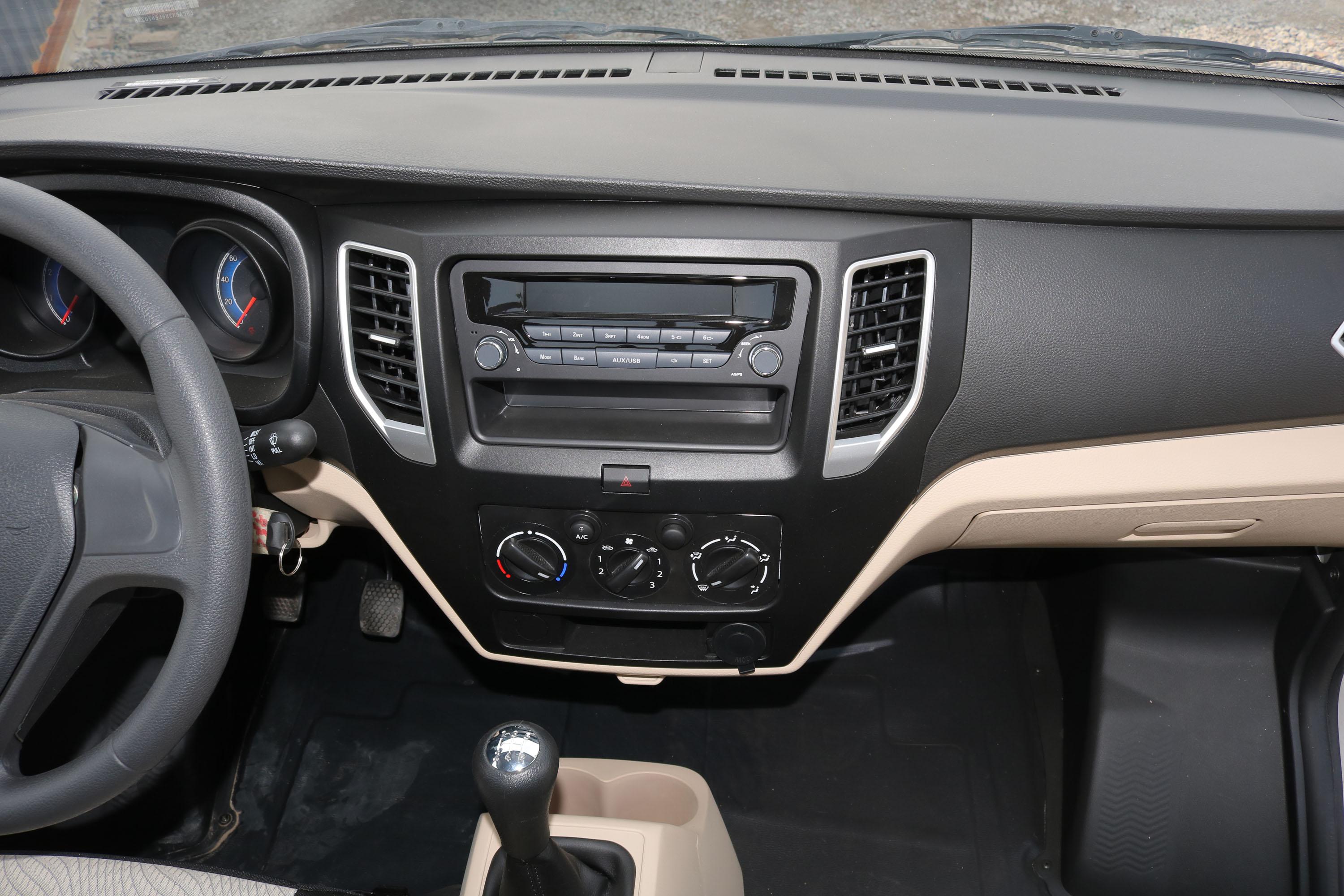 新豹t3前排空间车速