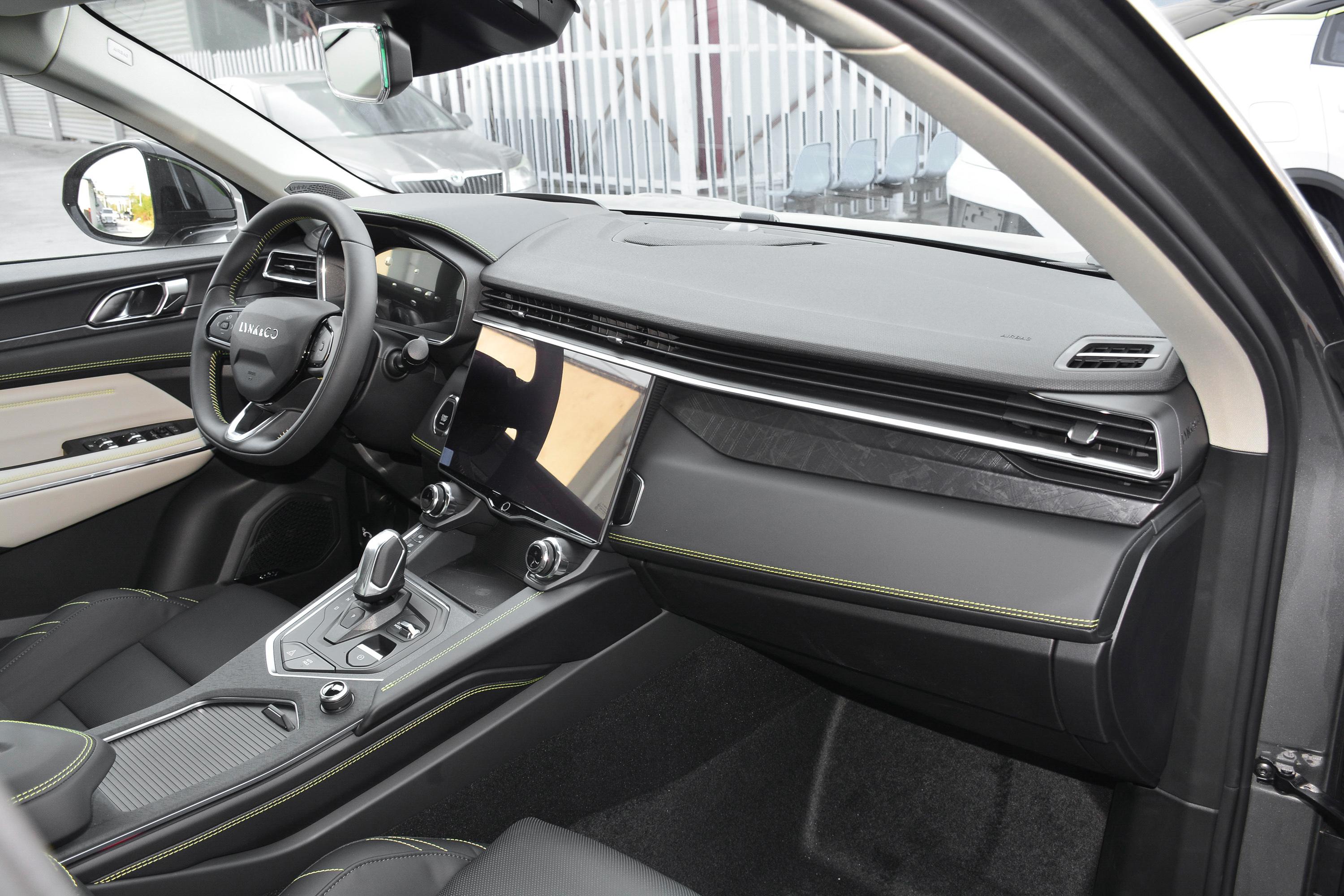 领克05内饰-后排-发动机-易车