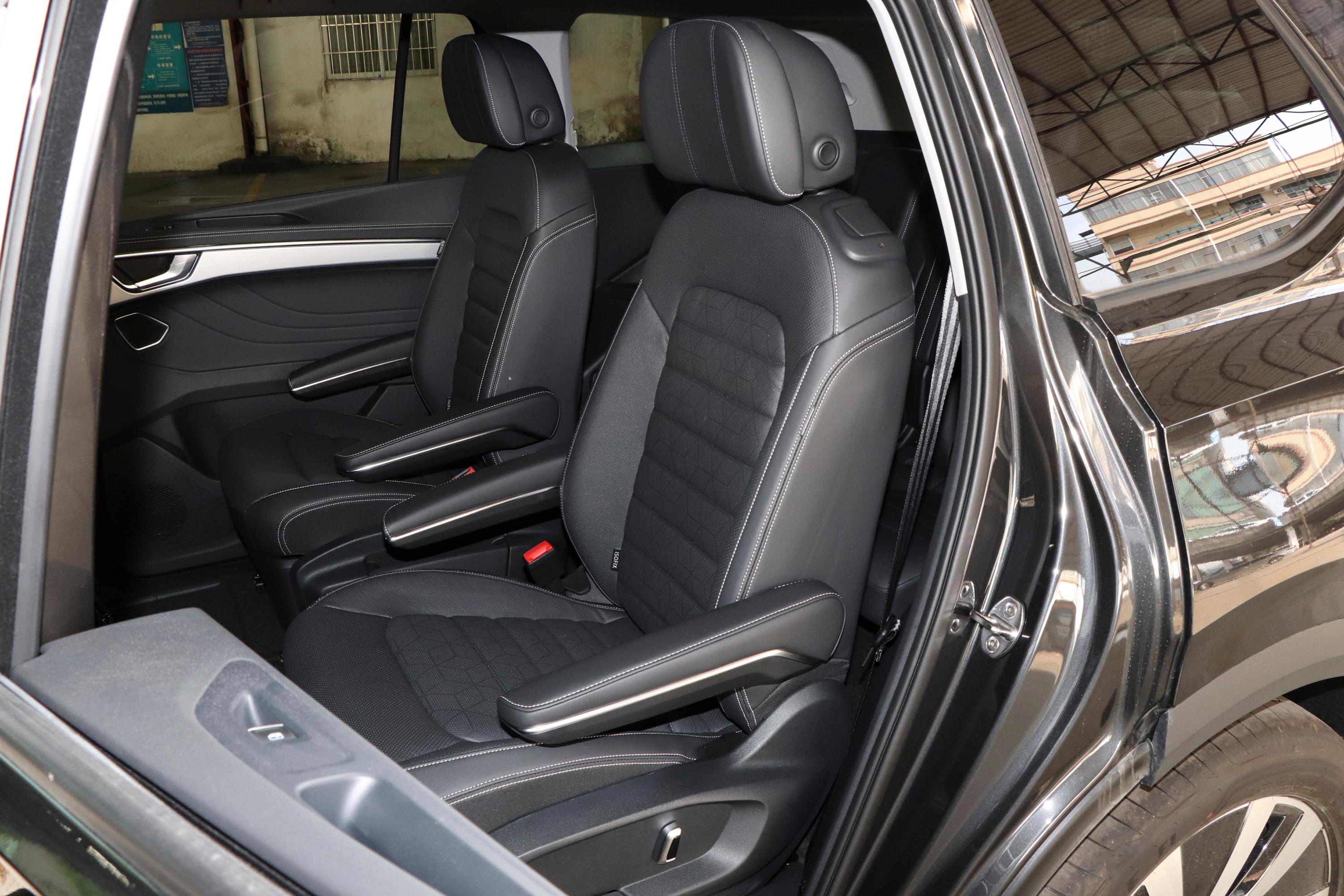 大众揽境搭载2.5涡轮增压发动机(直喷)匹配湿式双离合(dct)的组合.