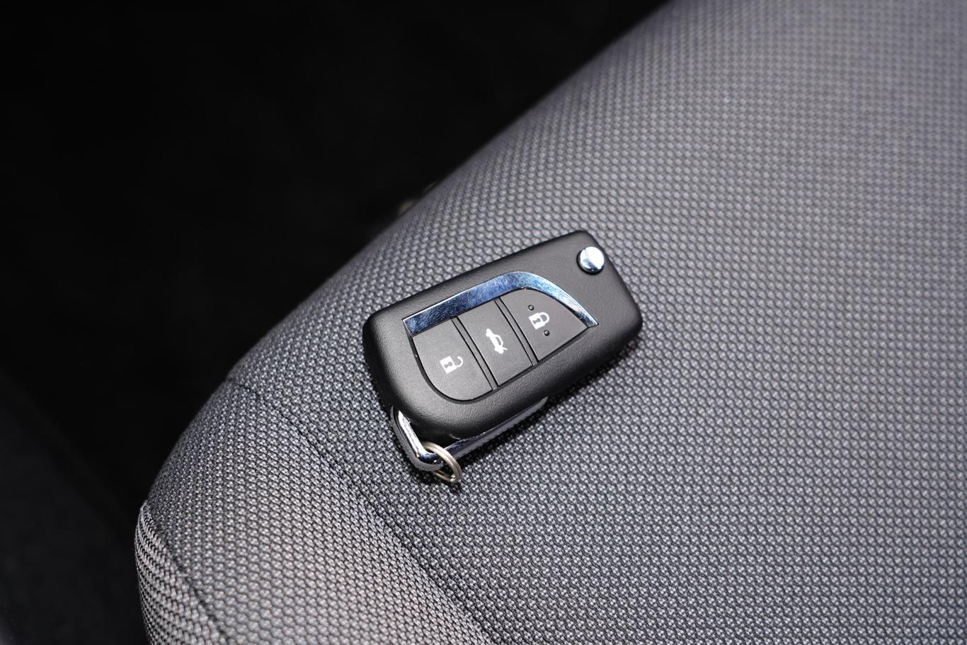 雷凌1.5l 进取版钥匙正面