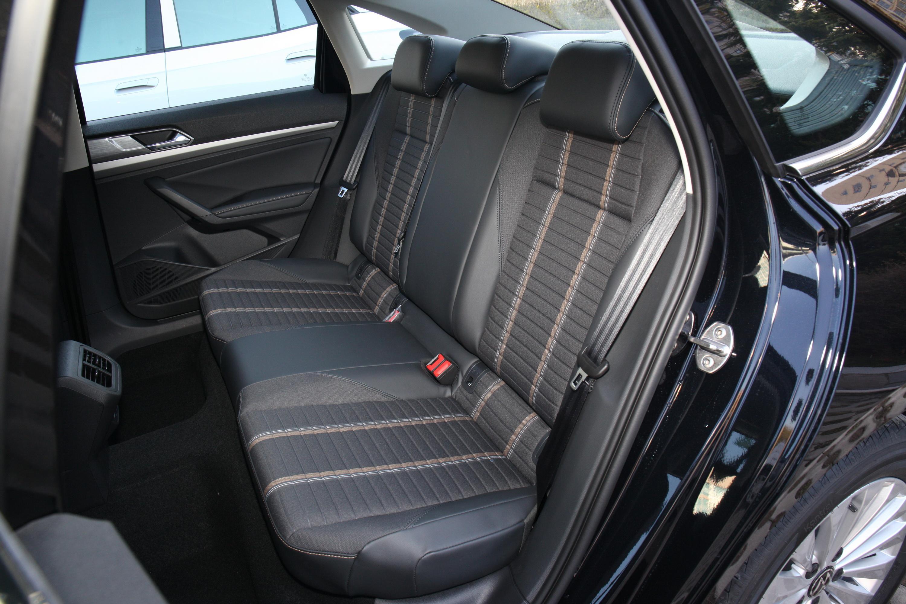 朗逸内饰-后排-动力-易车