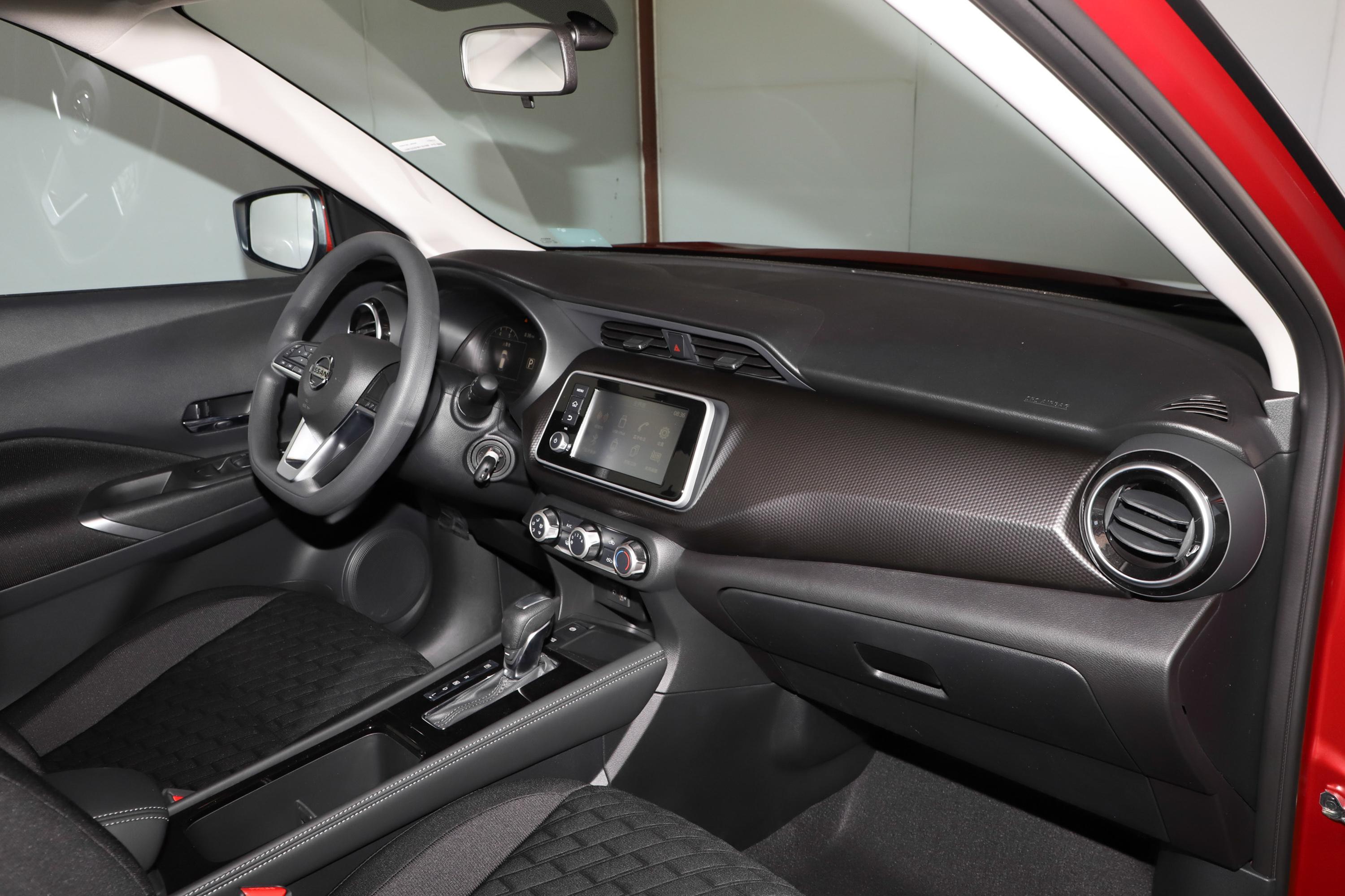 这台全新的日产劲客,也使用了目前日产汽车的最新家族式内饰设计,而全