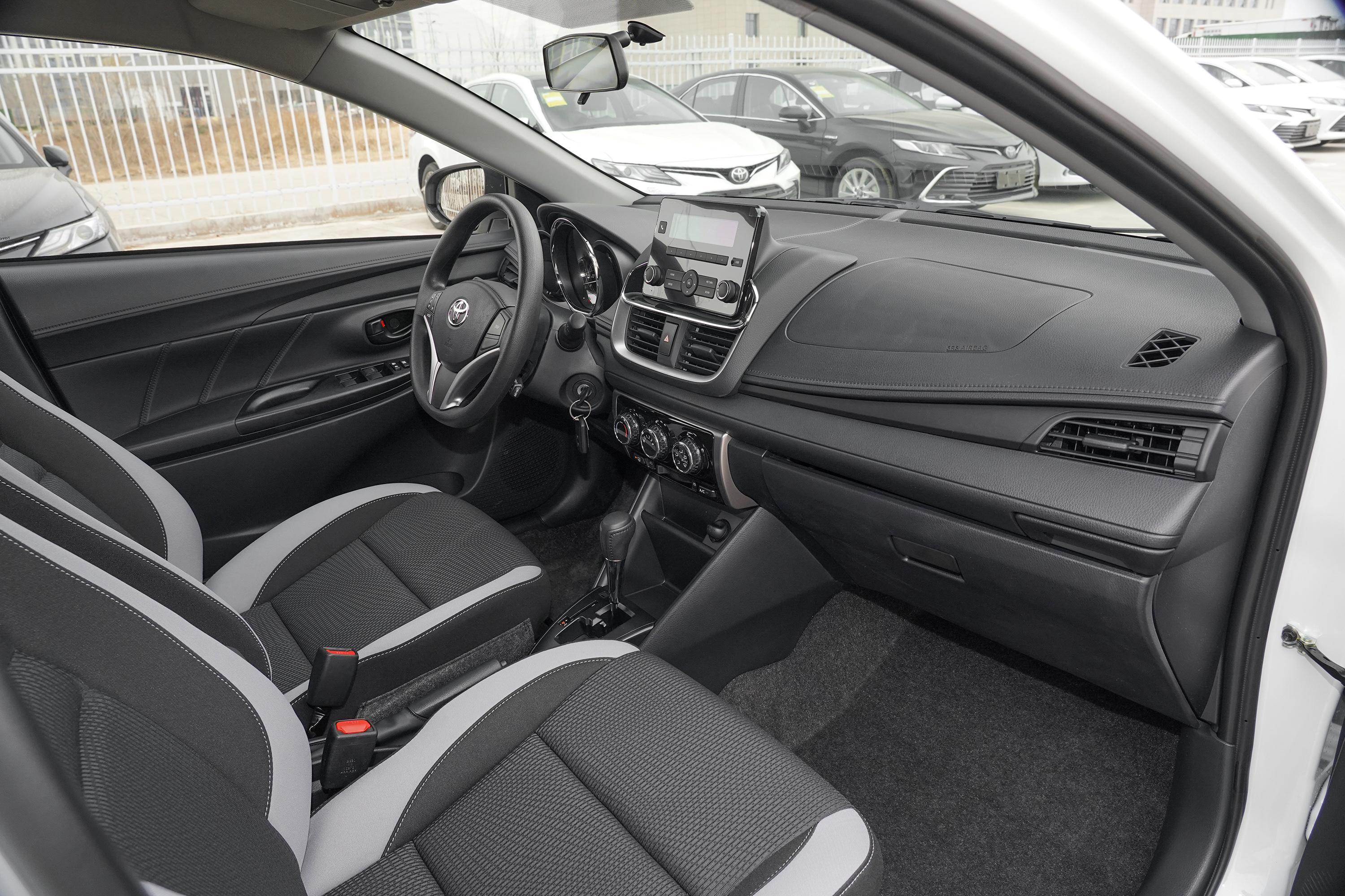 yarisl致炫真皮座椅后排发动机