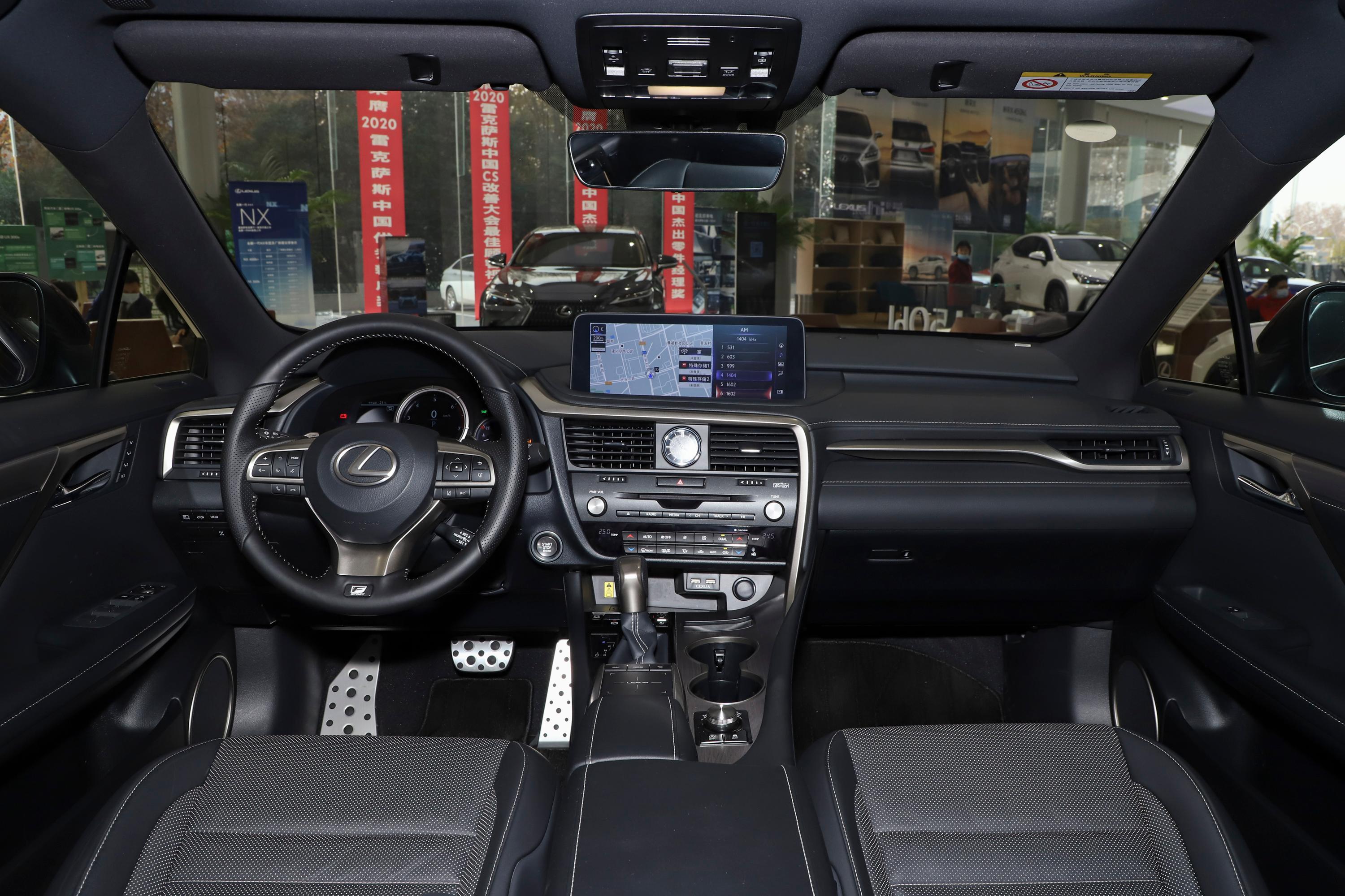 雷克萨斯rx的内饰的设计风格给人感觉就是简约大方