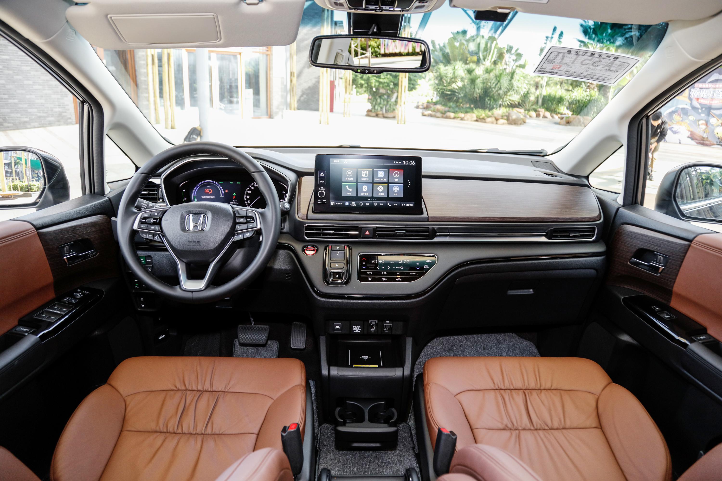 装饰方面,新车采用本田最新设计风格和布局,整体来看非常的设计亮点.