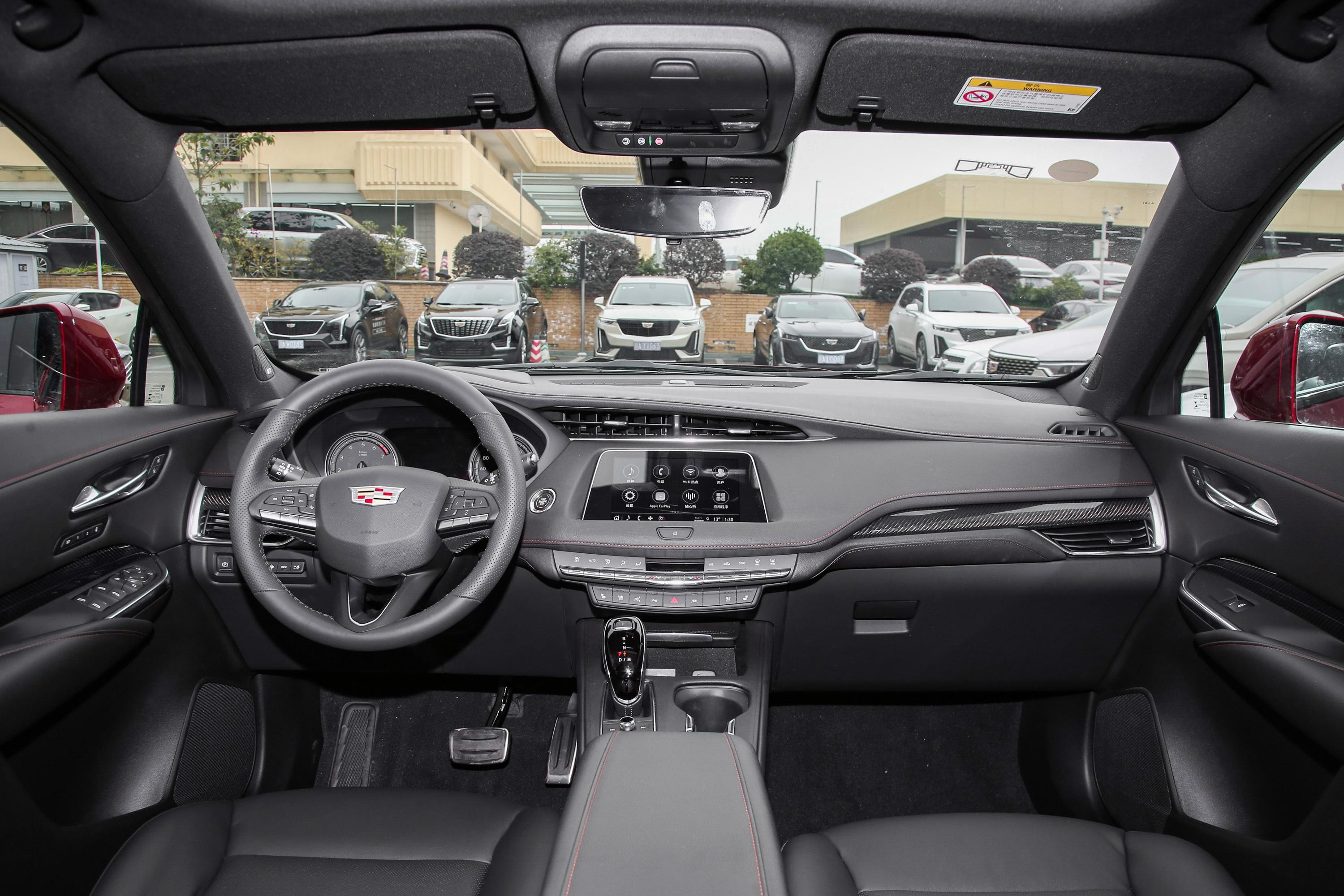 凯迪拉克xt4的内饰,在用料和做工上也是十分的用心,采用了大量的皮质