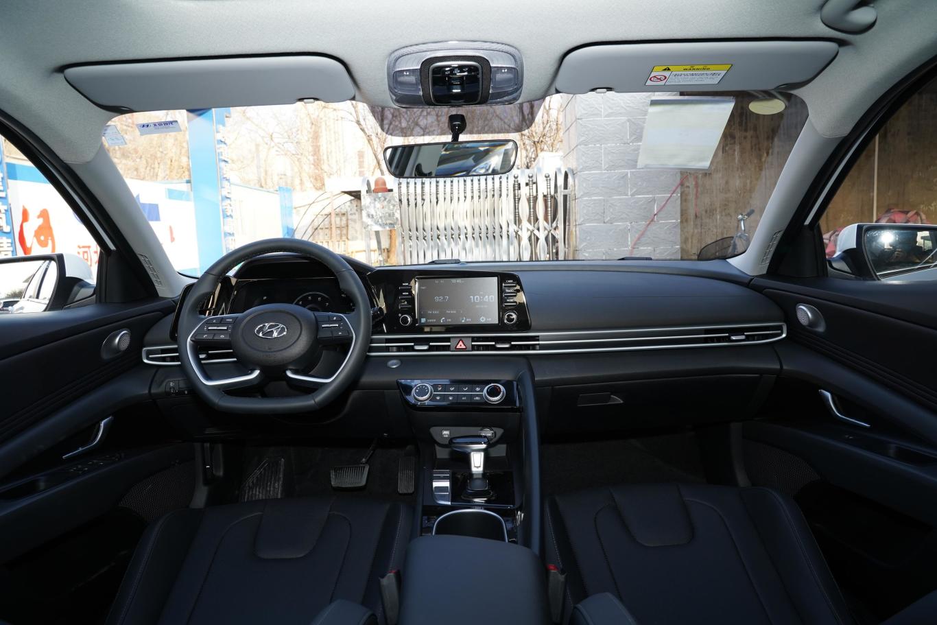 伊兰特1.5l cvt精英版内饰全景正拍