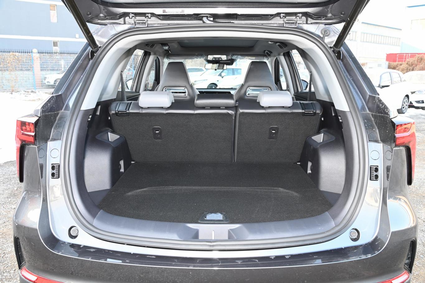 长安cs75plus第二代 1.5t 尊贵型后备厢空间特写