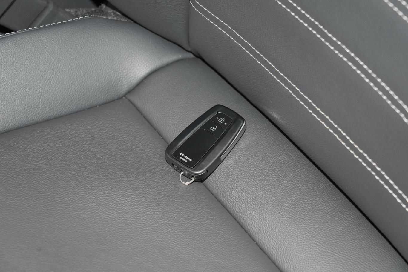 威兰达2.0l 两驱豪华plus版钥匙正面