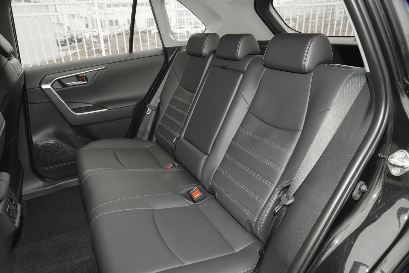 0l 两驱豪华plus版后排座椅图片-汽车图片大全】-易车