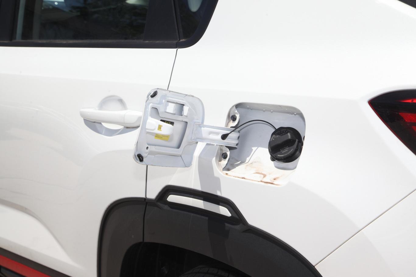 长安cs35plus1.6l 手动豪华型油箱盖