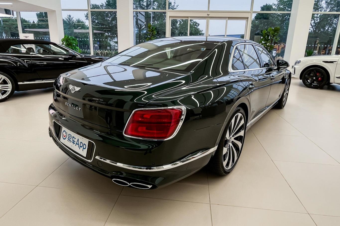 【飞驰4.0T V8 标准版侧后45度车头向右水平图片-汽车图片大全】-易车
