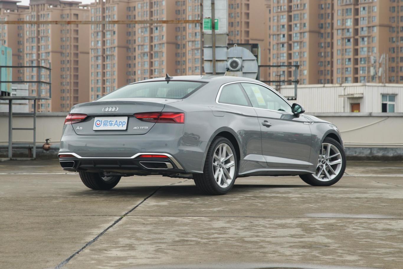 奥迪a5coupe 40 tfsi 时尚动感型侧后45度车头向右水平
