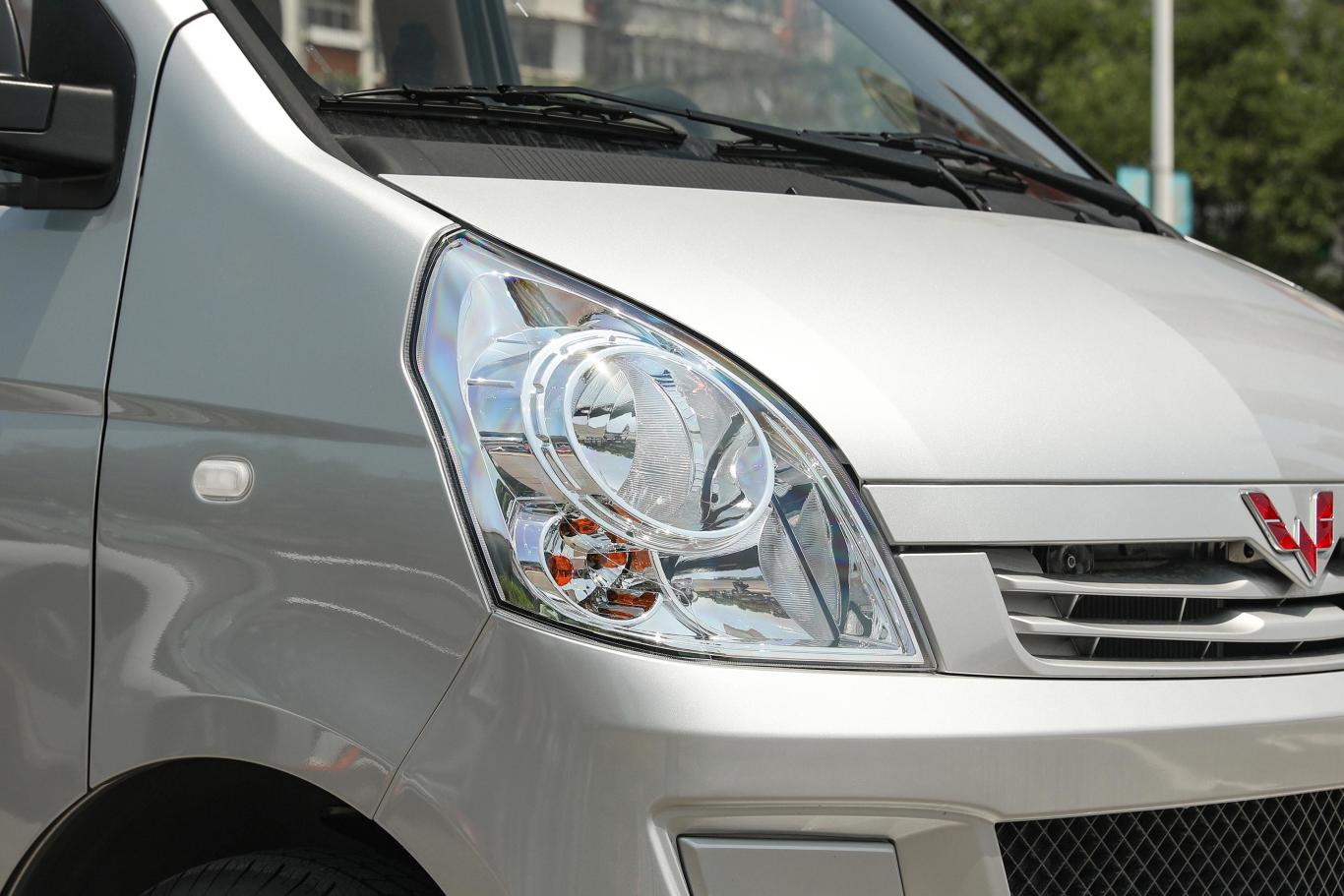 五菱荣光s1.2l 标准型助力版 5座外观