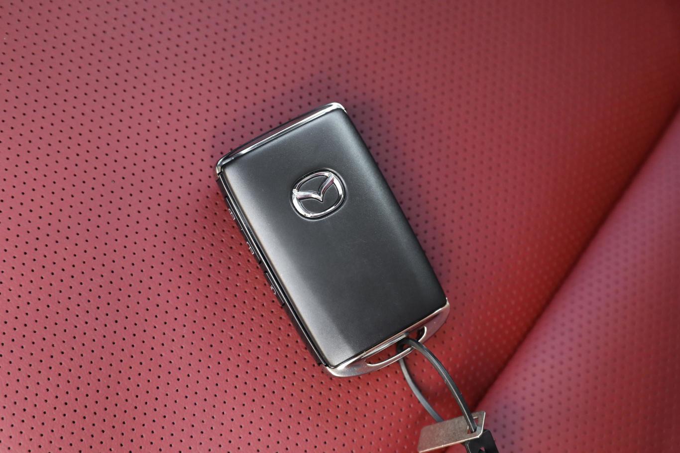 马自达3 昂克赛拉2.0l 自动黑曜质雅版钥匙正面