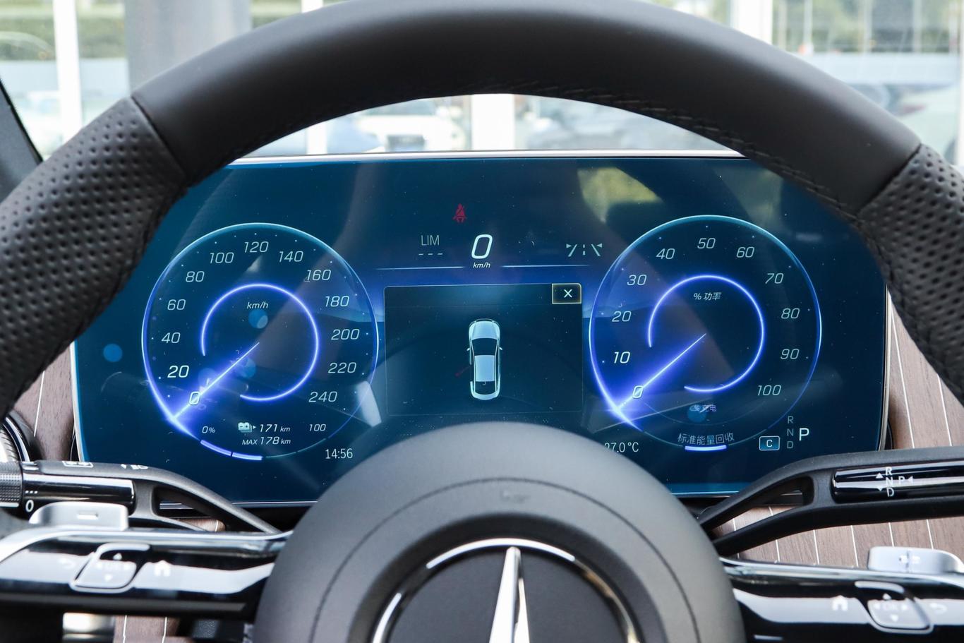 奔驰eqeeqe 350 先锋版仪表盘