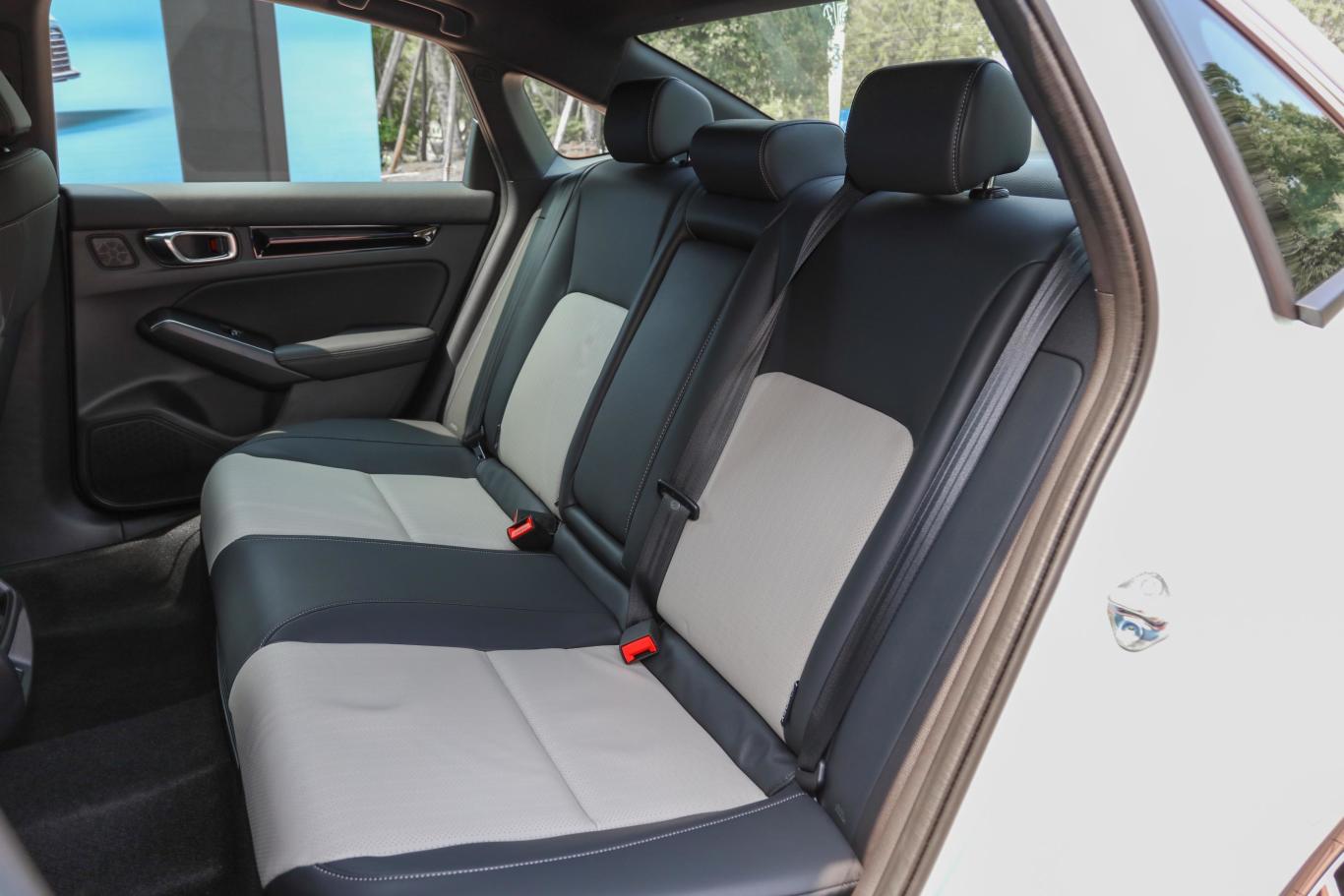 思域e:hev 2.0l e-cvt劲速版后排座椅