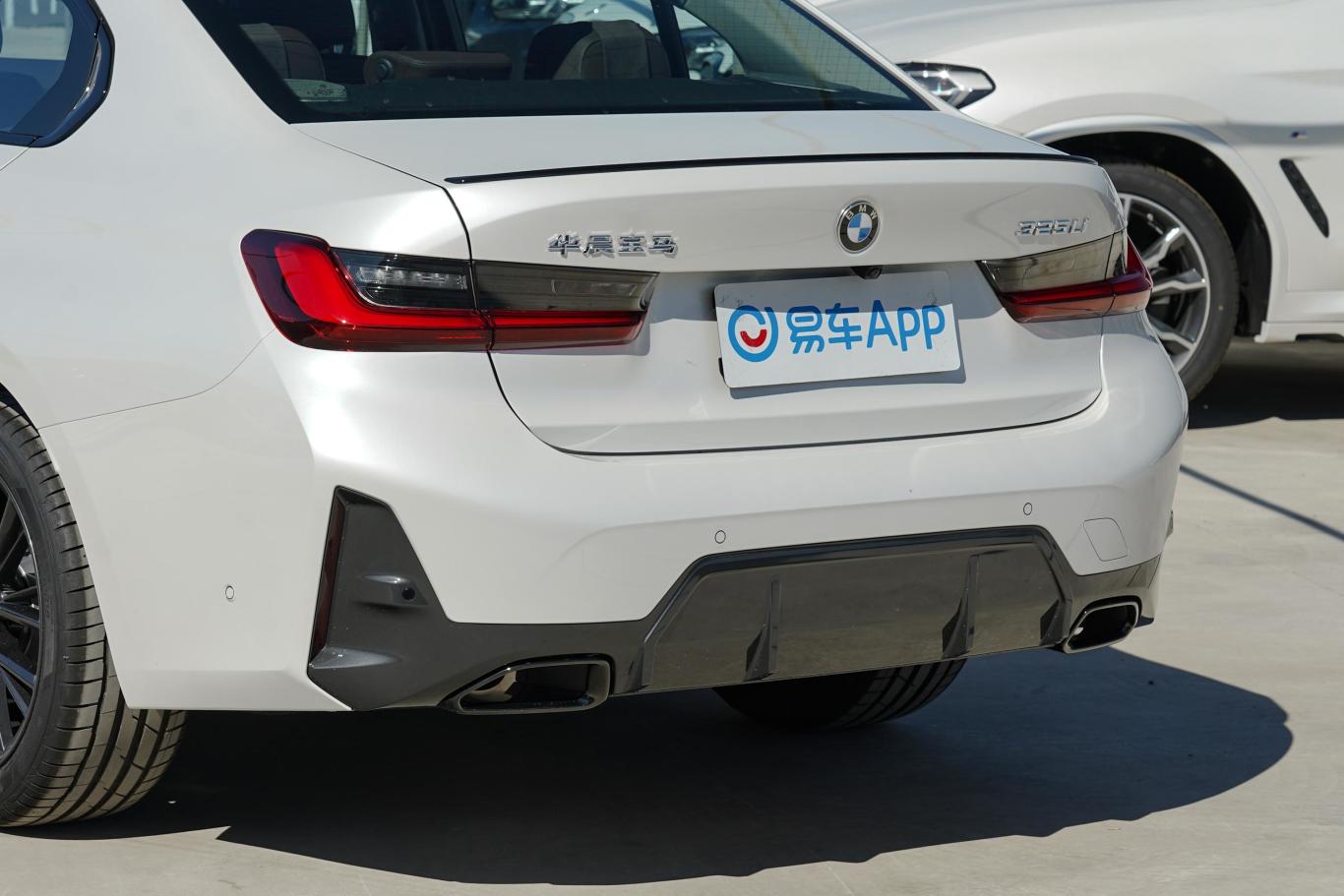 宝马3系325li m运动曜夜套装车尾特写
