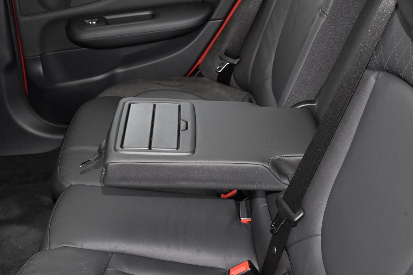 mini clubman2.0t cooper s 弧光限量版后排中央扶手