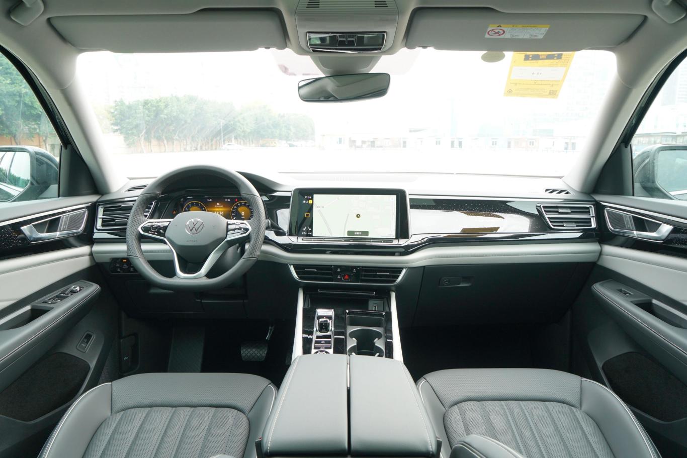 途昂380tsi 四驱尊崇豪华版内饰全景正拍