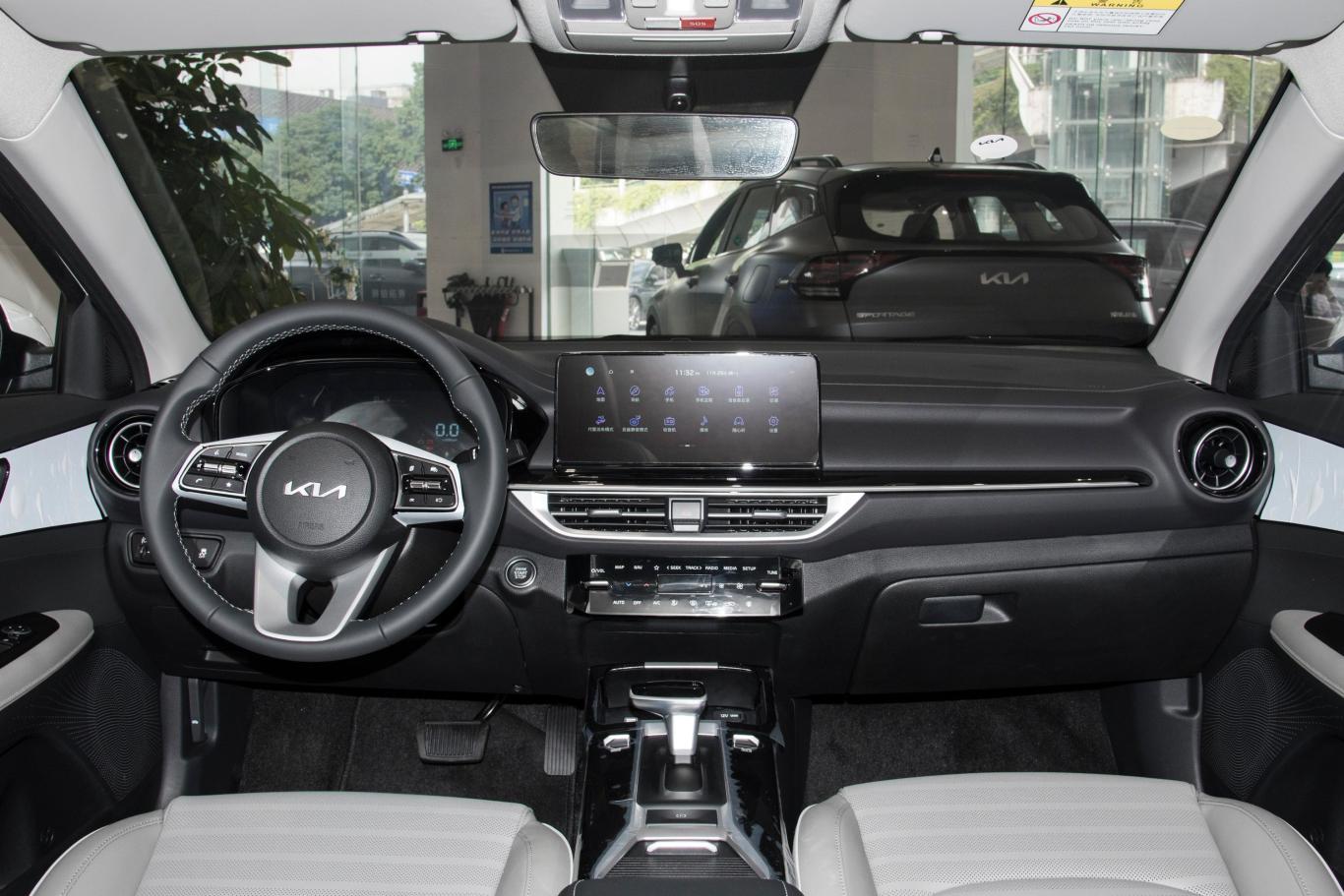 起亚k31.5l cvt豪华版内饰全景正拍