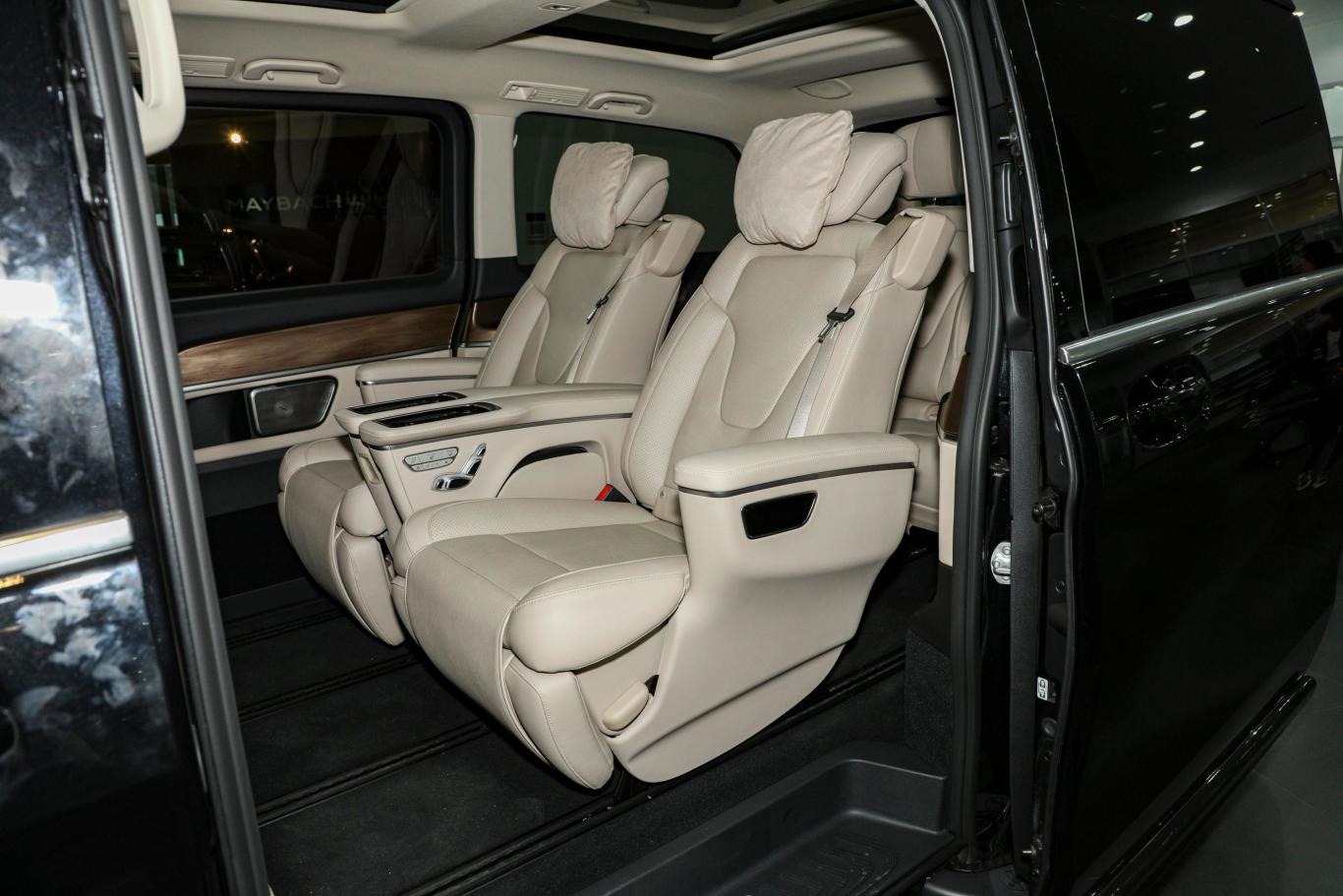 奔驰v级v 260 尊贵版后排座椅